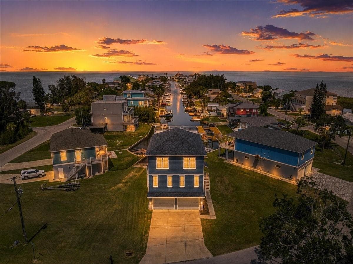 6812 DRIFTWOOD DR