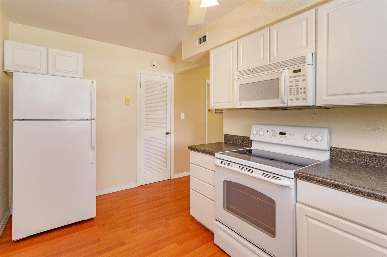 Single Family Residence at 1519 CATALPA LN, ORLANDO, photo 9 of 23