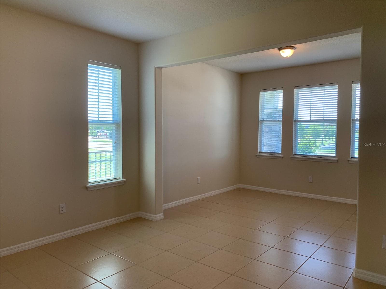 Single Family Residence at 2860 CHANTILLY AVE, KISSIMMEE, photo 4 of 44