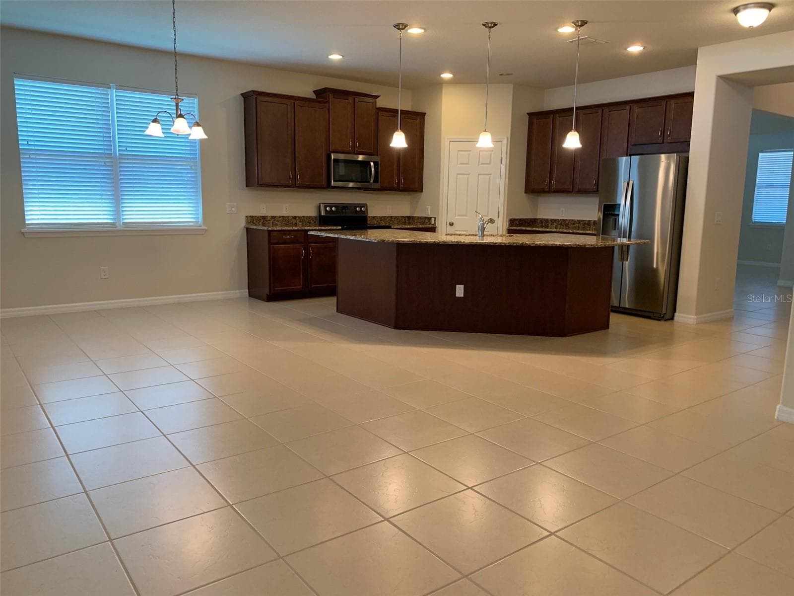 Single Family Residence at 2860 CHANTILLY AVE, KISSIMMEE, photo 7 of 44