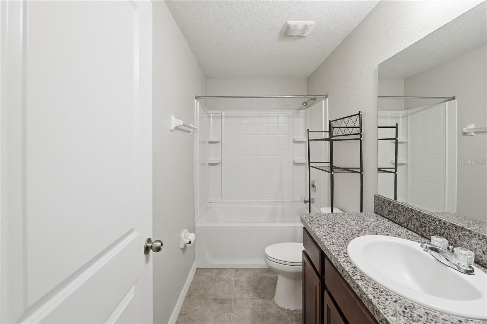 Townhouse at 10407 LAKE MONTAUK DR, RIVERVIEW, photo 13 of 28