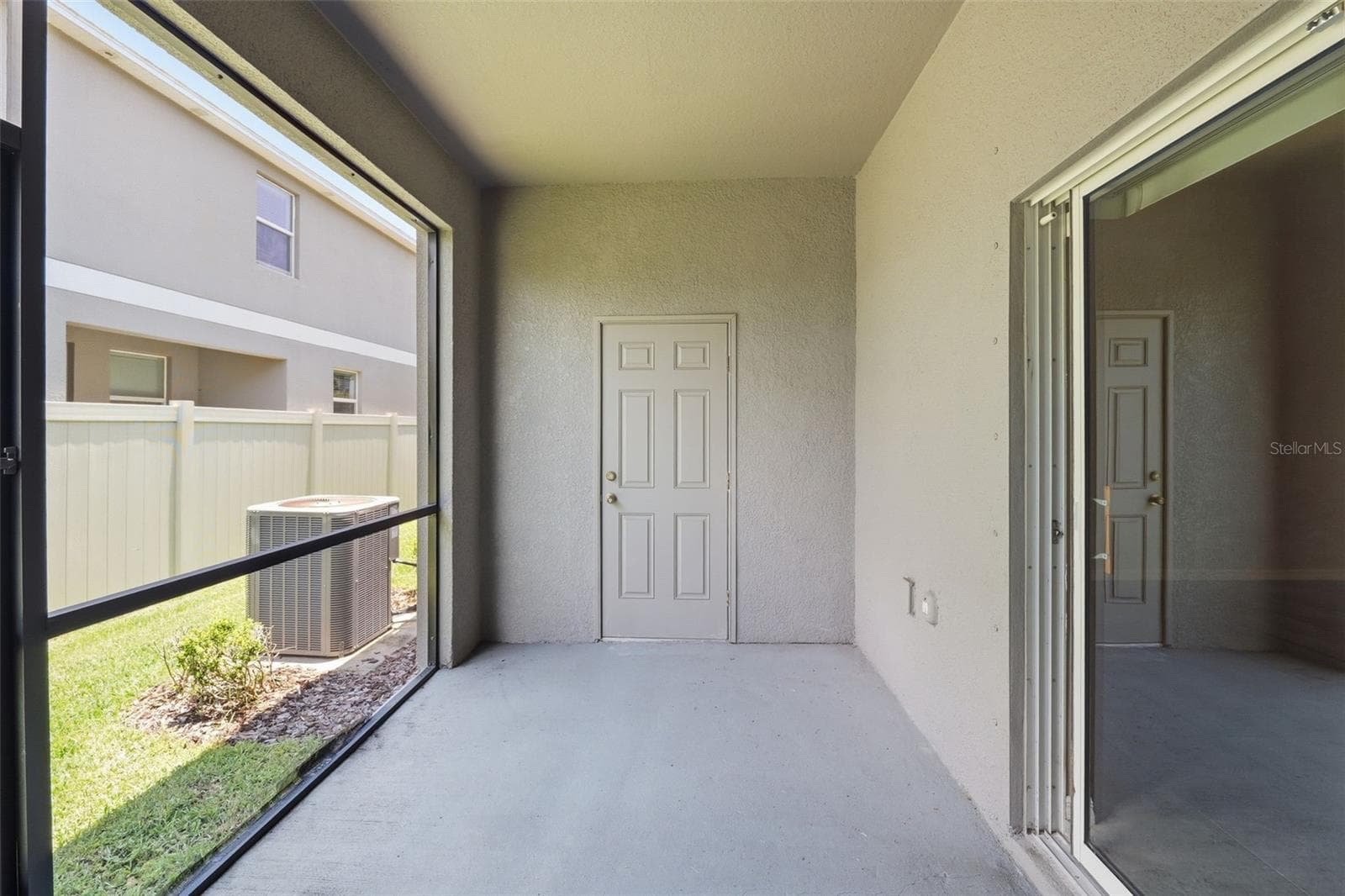 Townhouse at 10407 LAKE MONTAUK DR, RIVERVIEW, photo 19 of 28