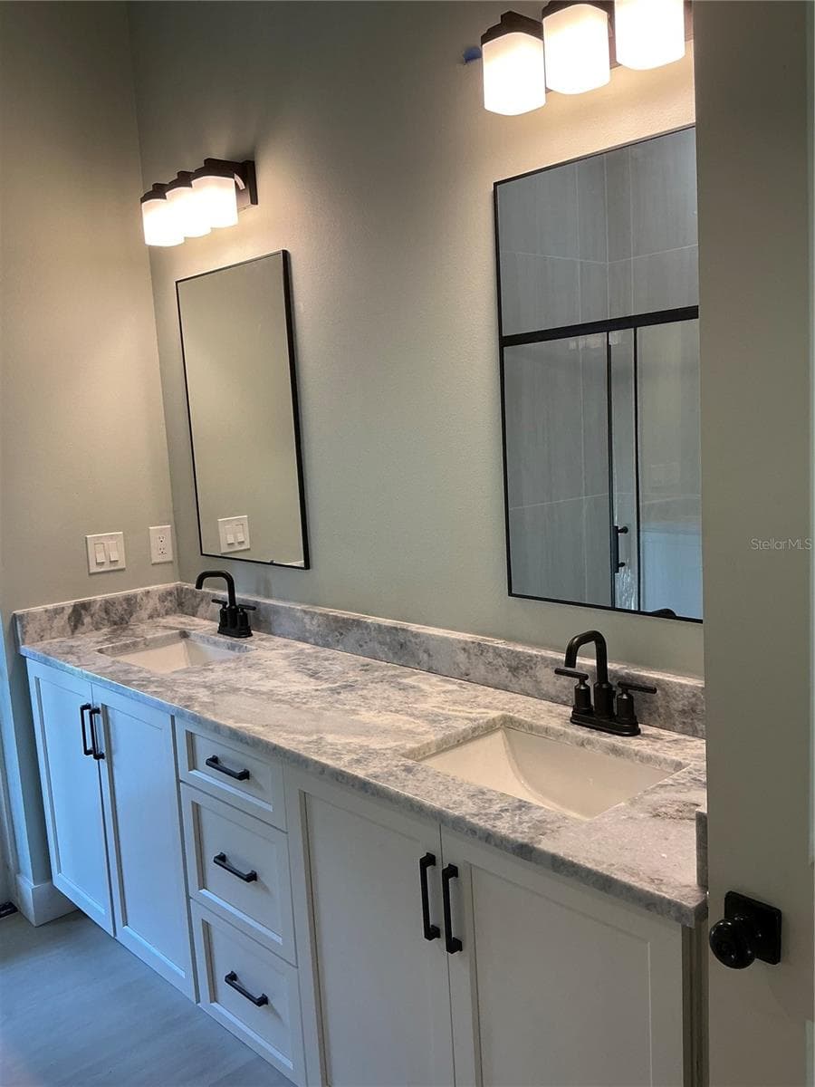 Rear Primary Bath - 1619 MAGNOLIA AVE, DELAND