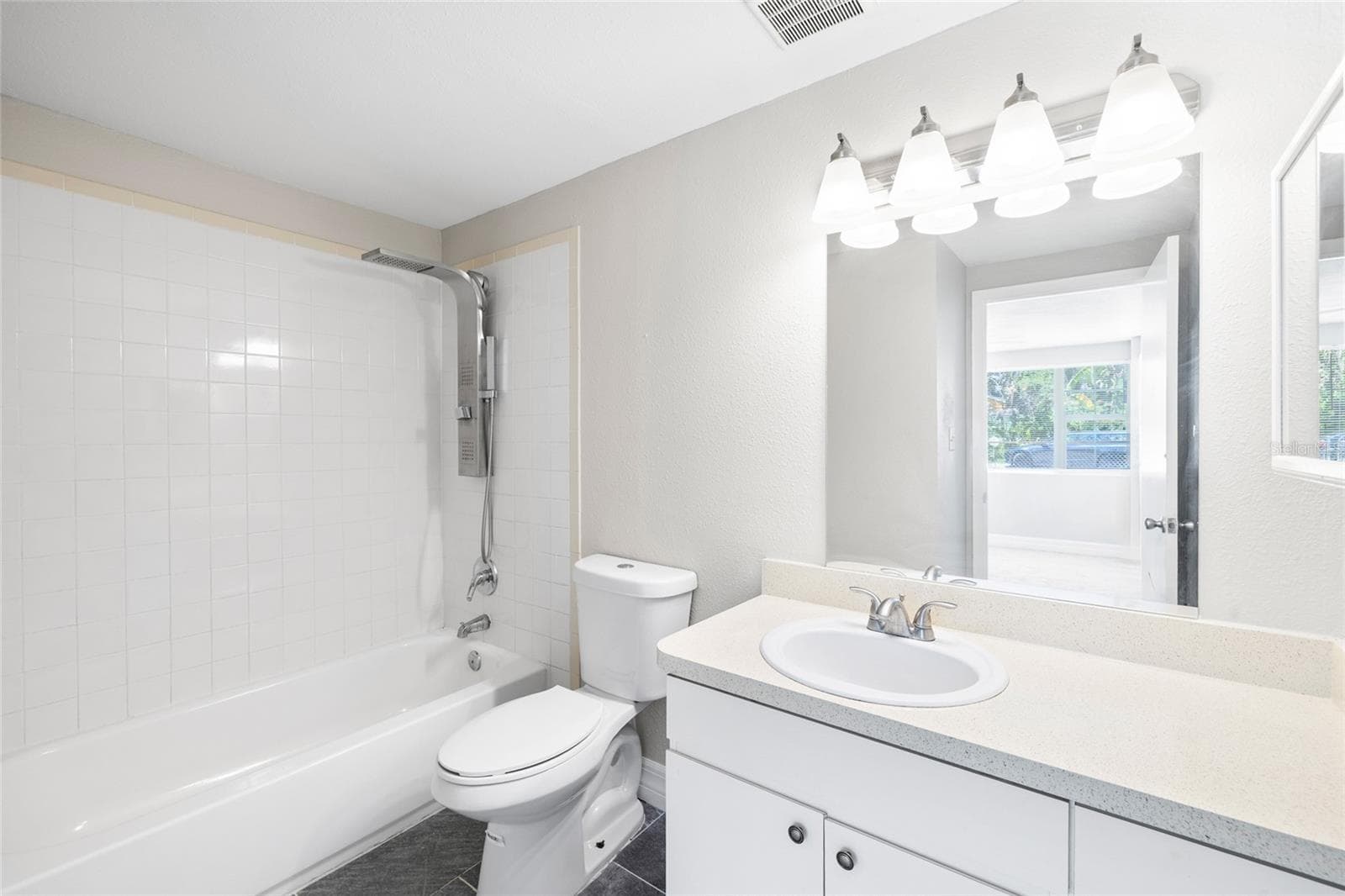Master bathroom - 6726 N 11TH ST, TAMPA