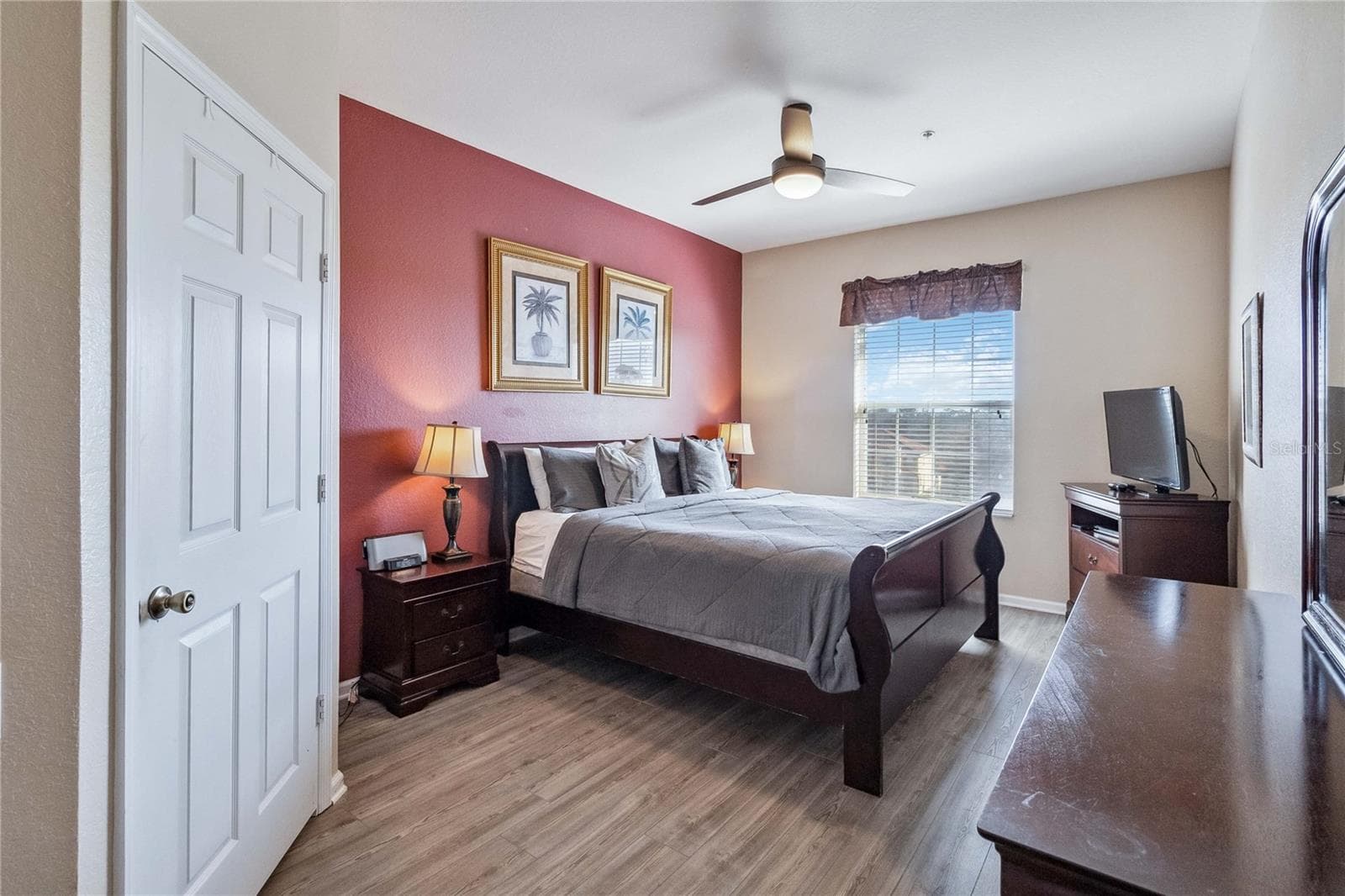 Master Bedroom with TV. - 2821 E ALMATON LOOP #401, KISSIMMEE