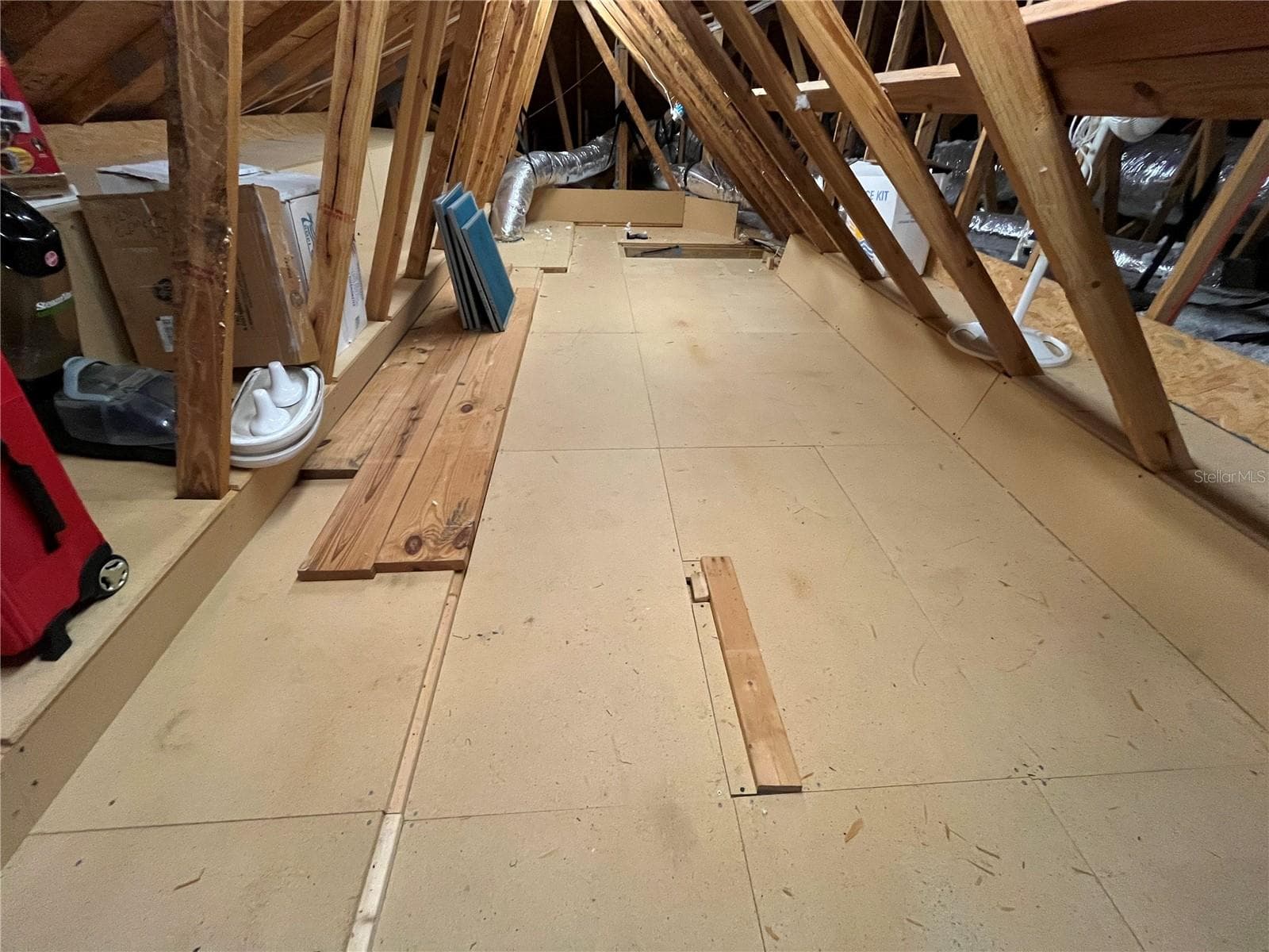 Attic with flooring for easy storage! - 11121 LEMAY DR, CLERMONT