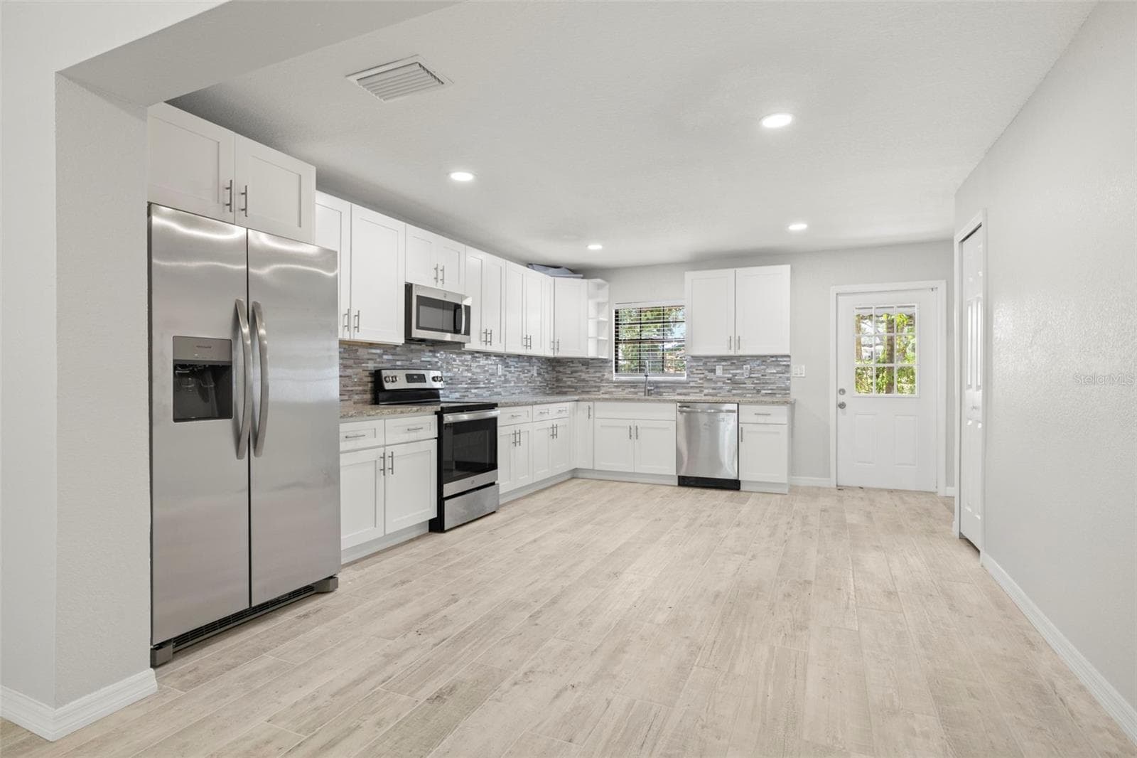 Kitchen - 6612 N 23RD ST, TAMPA