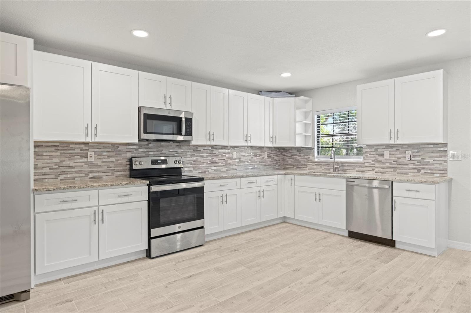 Kitchen - 6612 N 23RD ST, TAMPA