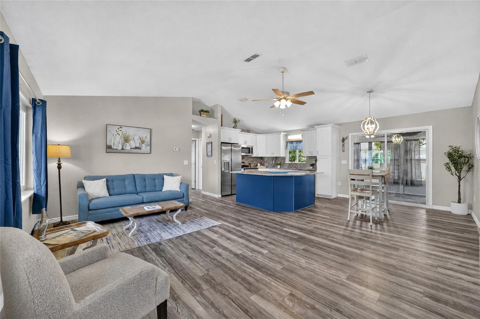 Single Family Residence at 13685 SE 90TH CT, SUMMERFIELD, photo 2 of 43