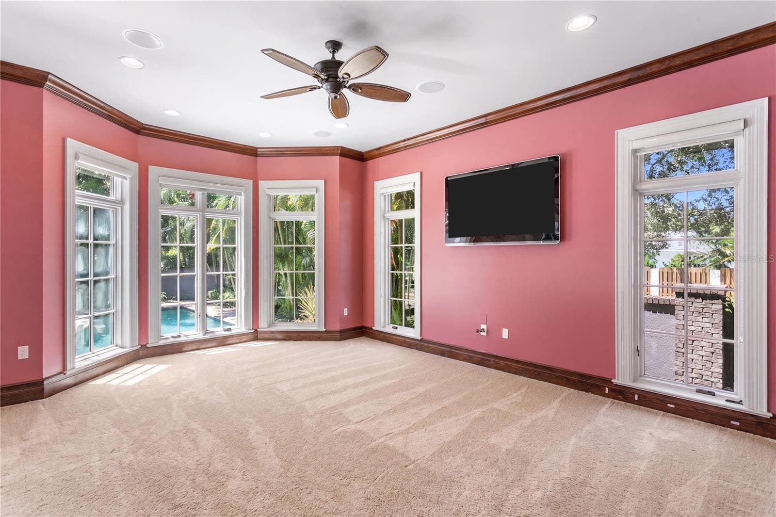Media room - 401 SNELL ISLE BLVD NE, ST PETERSBURG