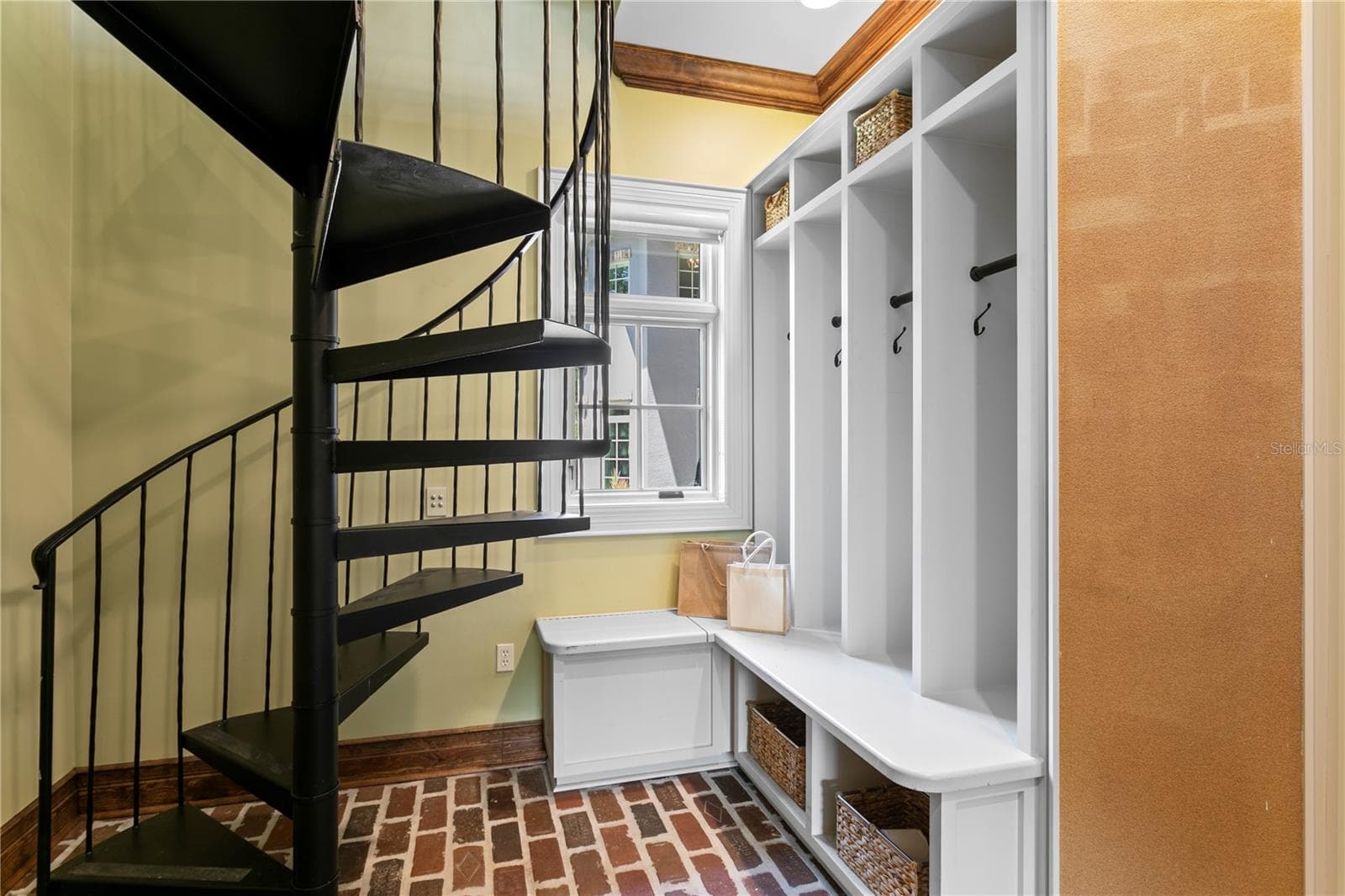 Mudroom - 401 SNELL ISLE BLVD NE, ST PETERSBURG