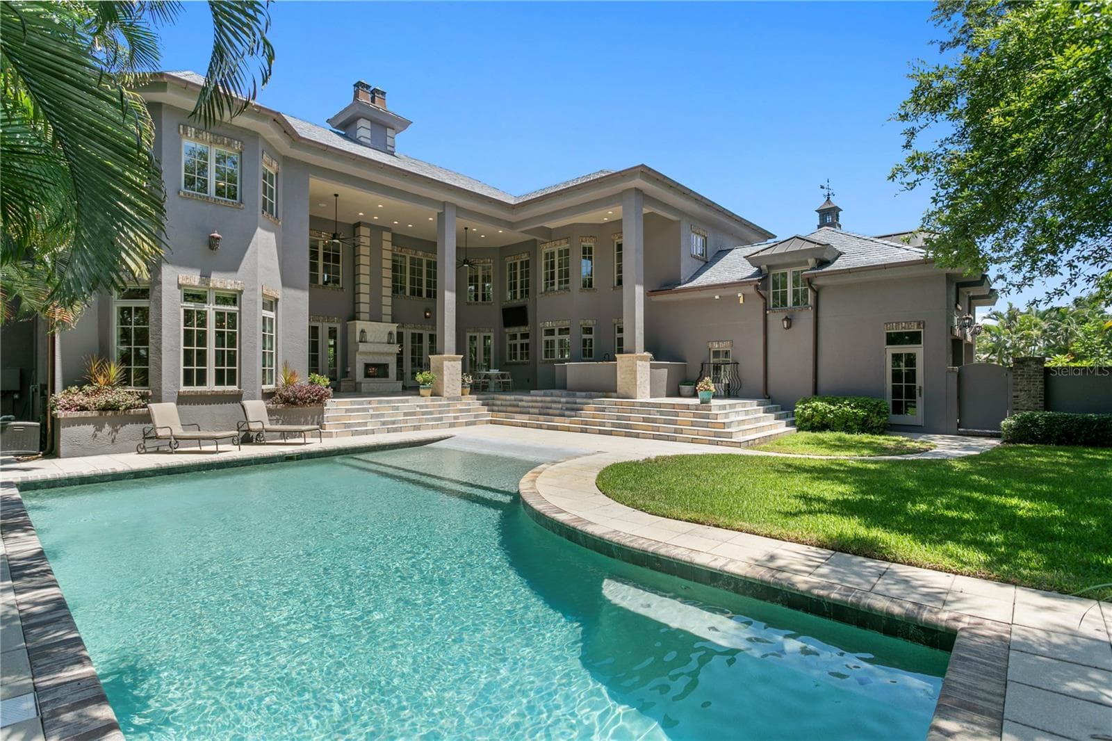 Great pool with beach entry - 401 SNELL ISLE BLVD NE, ST PETERSBURG
