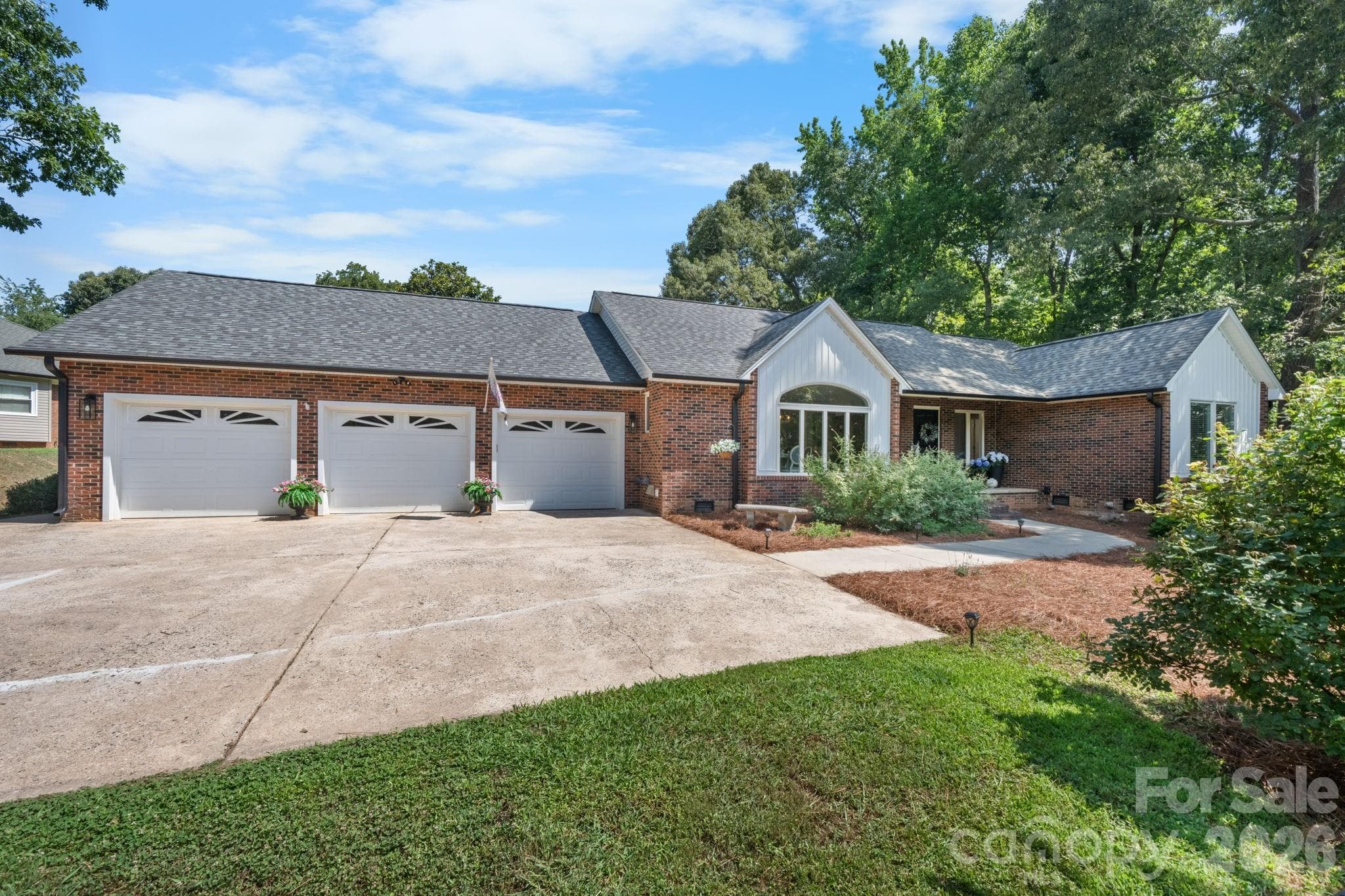 3 Car Garage - Kings Mountain