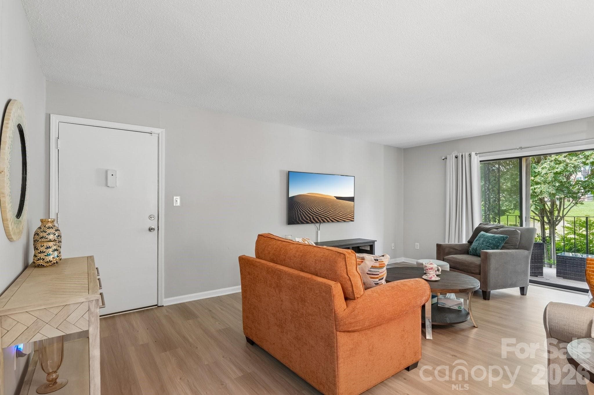 Condominium at 4736 Hedgemore Drive, Charlotte, photo 2 of 32