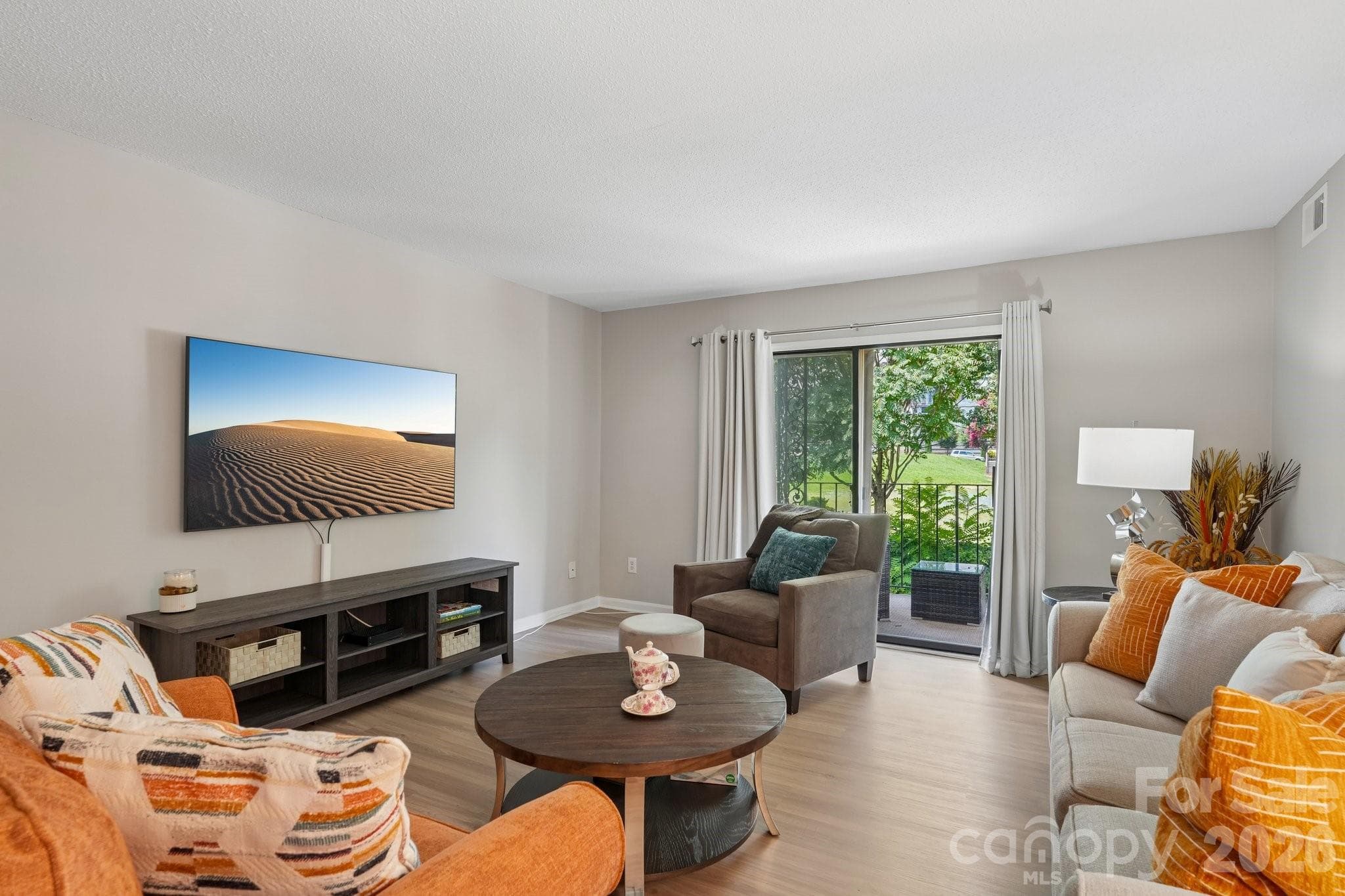Condominium at 4736 Hedgemore Drive, Charlotte, photo 3 of 32
