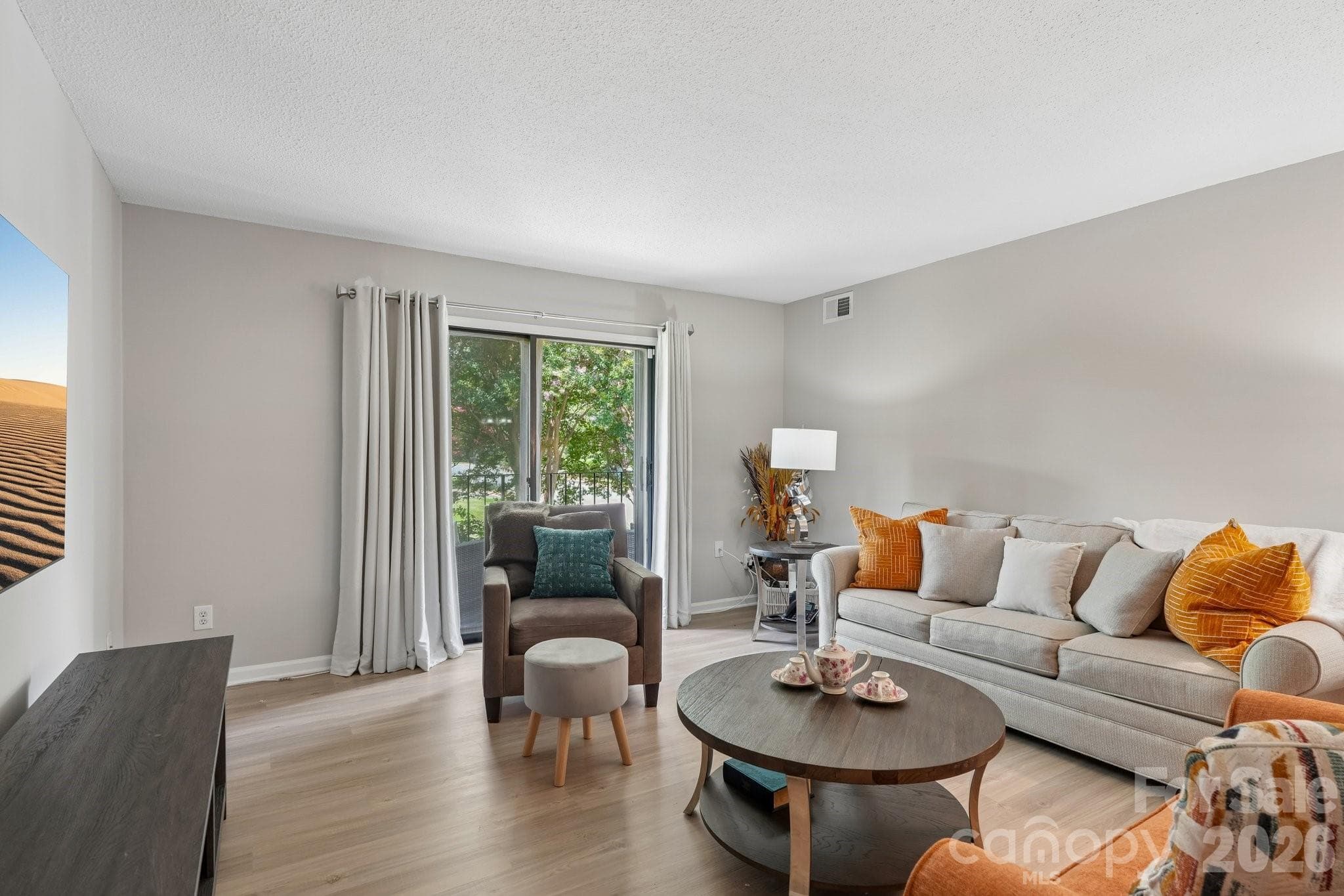 Condominium at 4736 Hedgemore Drive, Charlotte, photo 4 of 32
