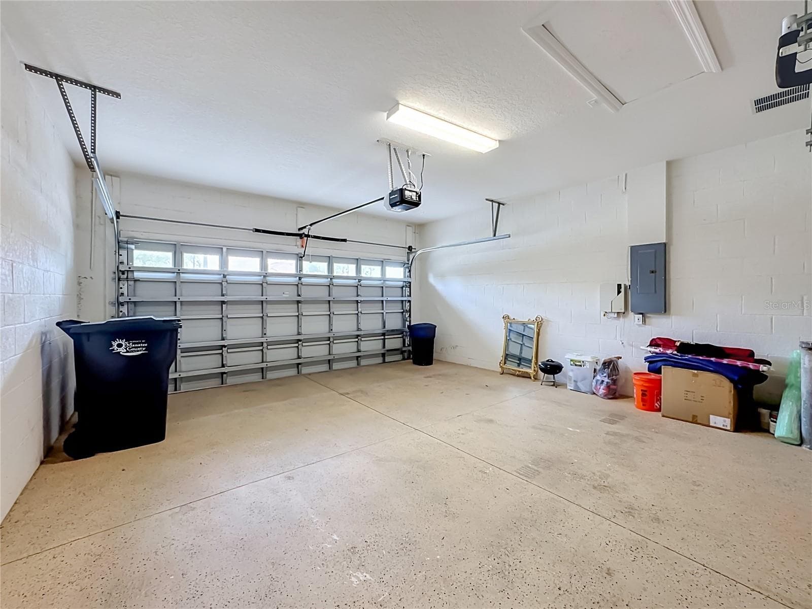 2 car garage - 4346 KARIBA LAKE TER, SARASOTA