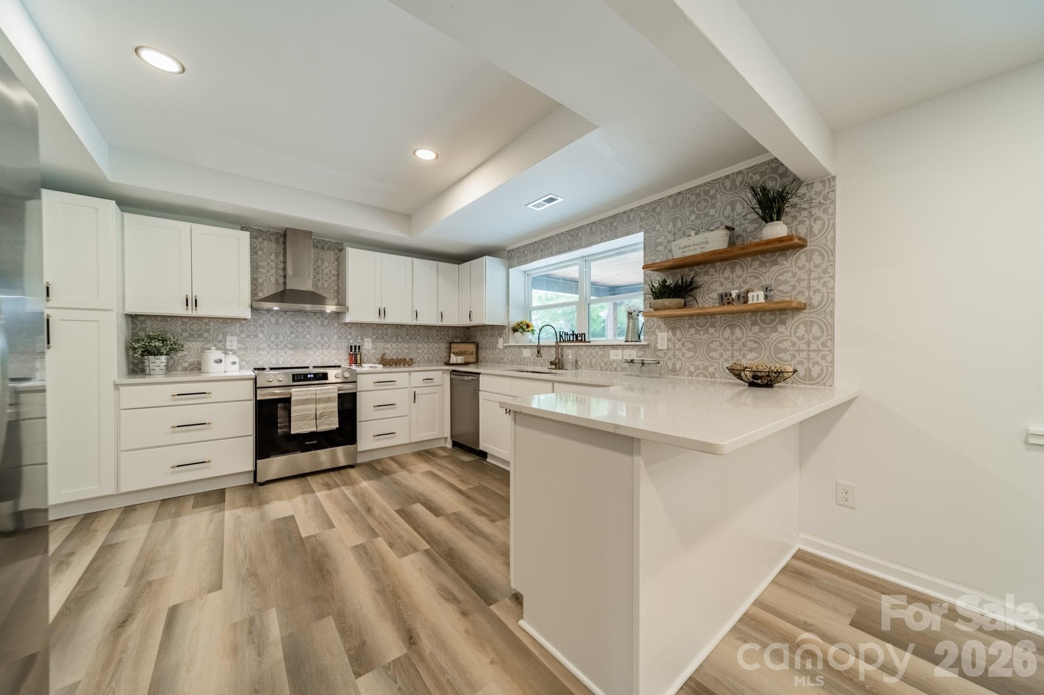Large Kitchen With Pantry - Newton
