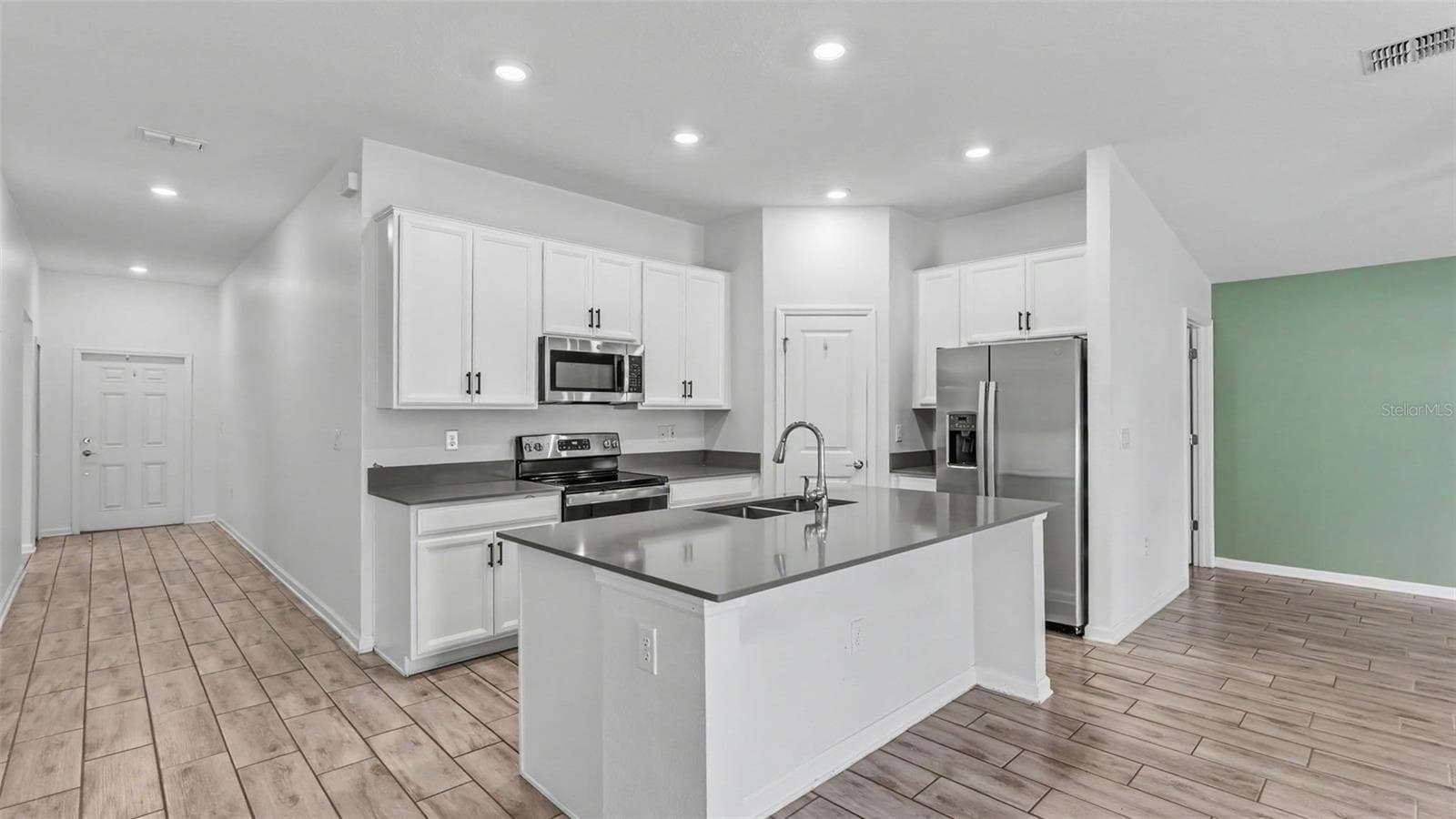 Single Family Residence at 272 PERSHING ST, BARTOW, photo 6 of 42