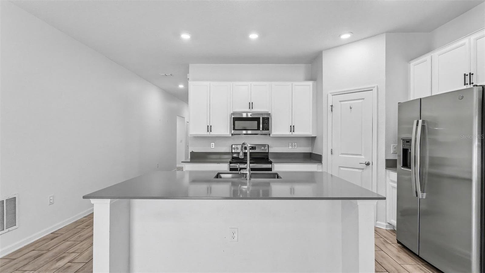 Single Family Residence at 272 PERSHING ST, BARTOW, photo 9 of 42