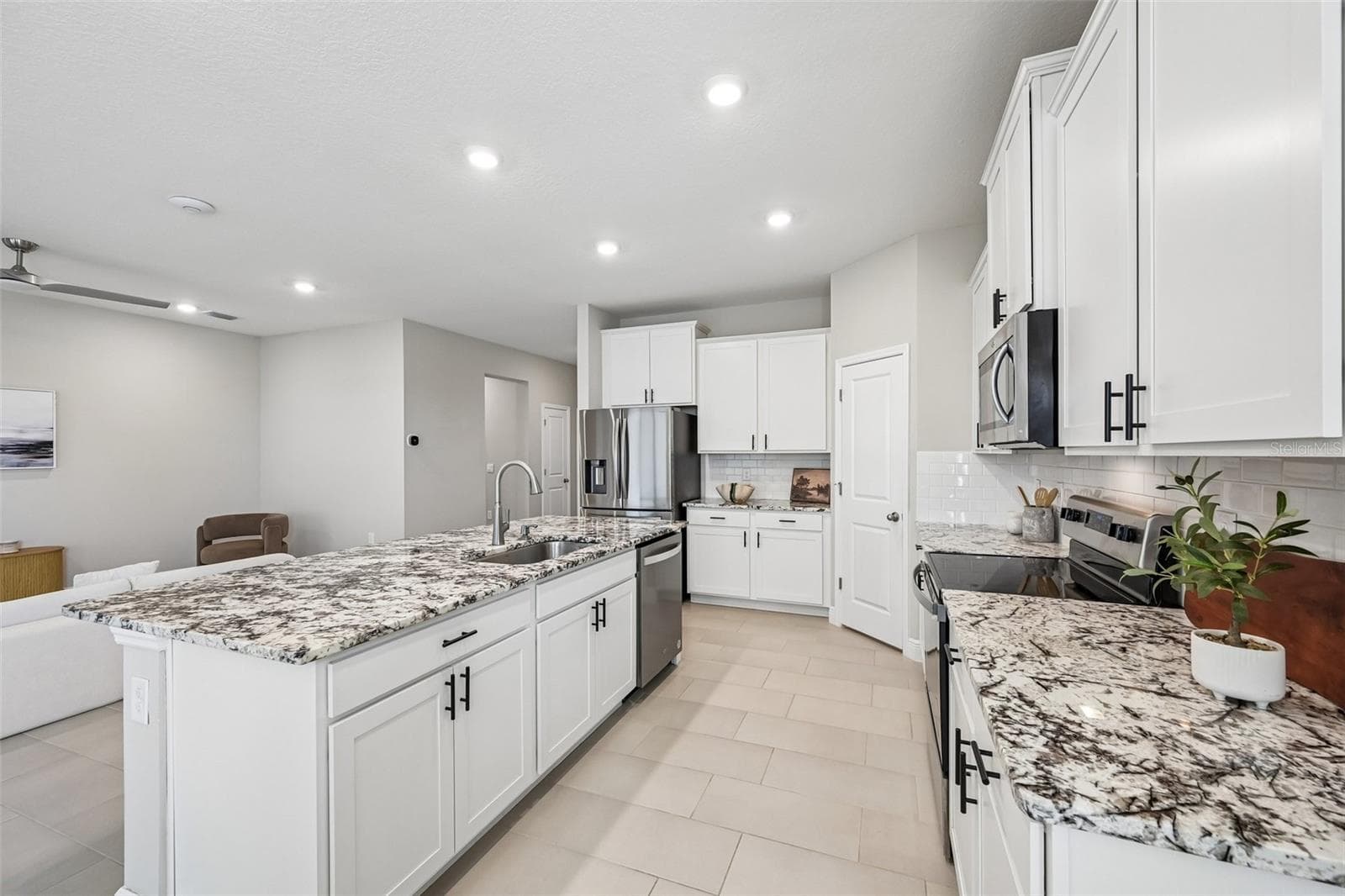 Single Family Residence at 178 MANGROVE MANOR DR, APOLLO BEACH, photo 12 of 39