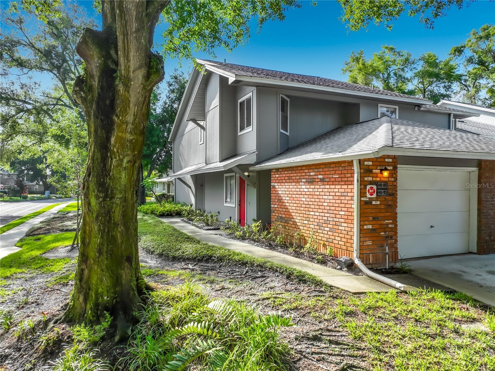 645 LAUREL OAK LN #201