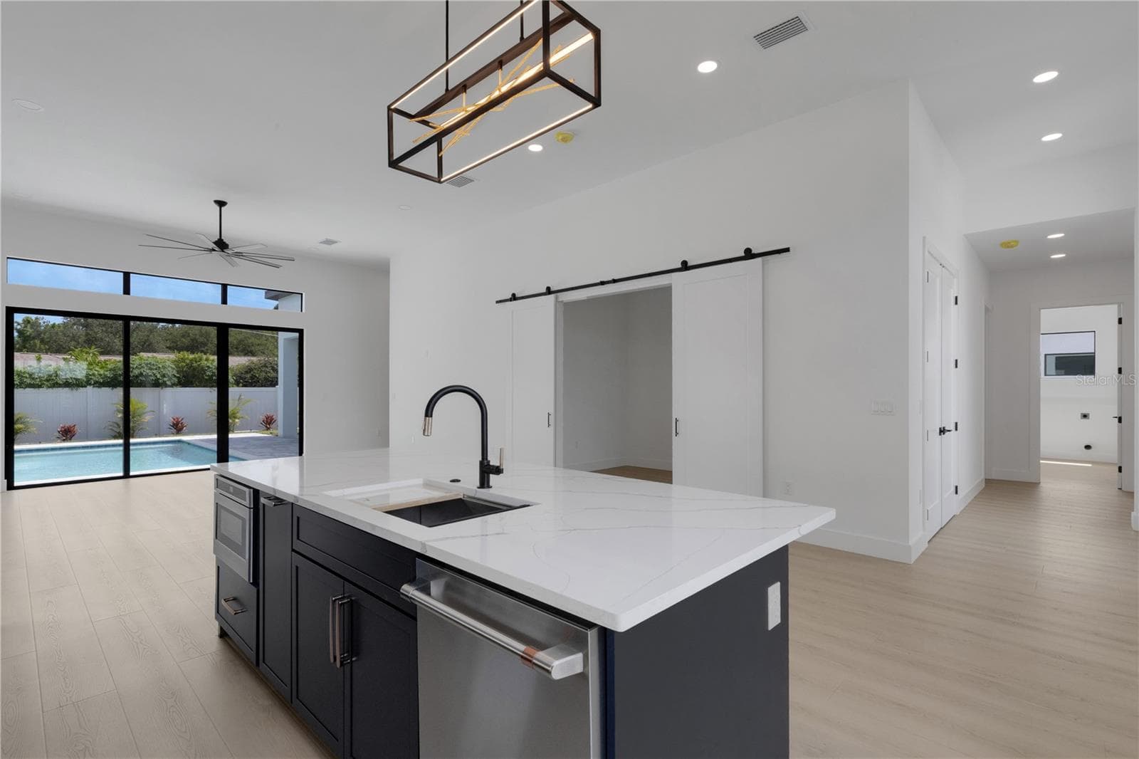 Kitchen overlook living room - 2069 HIBISCUS ST, SARASOTA