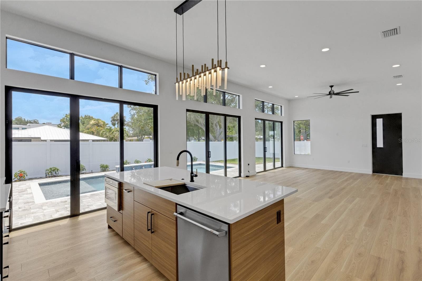 Great Room/Kitchen - 2079 HIBISCUS ST, SARASOTA