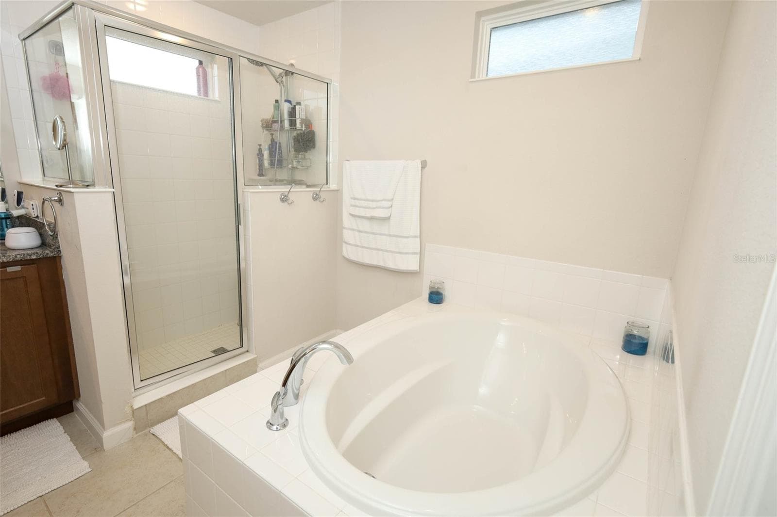 Primary bathroom tub and shower - 3980 LIGHTNING CT, SANFORD