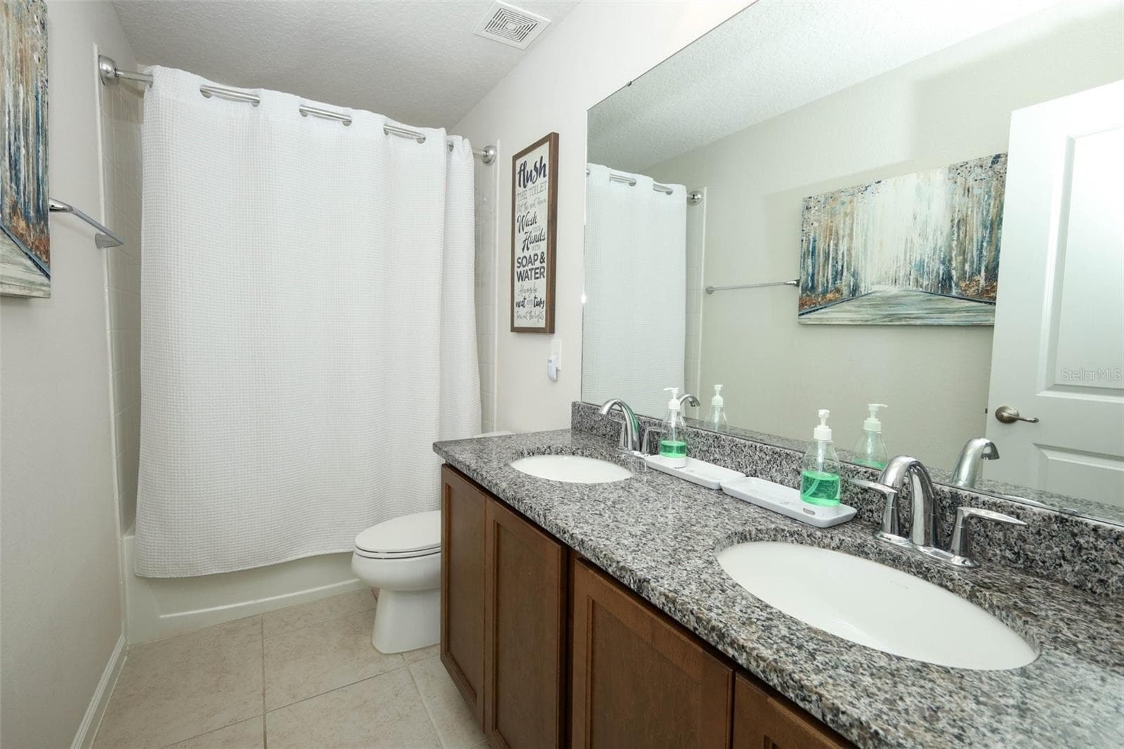 Guest bathroom / split vanity - 3980 LIGHTNING CT, SANFORD