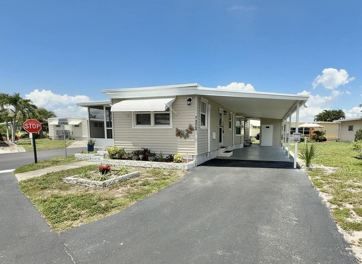 Manufactured Home at 7173 MOUNT BRISTOL BLVD NE #458, ST PETERSBURG, photo 2 of 31