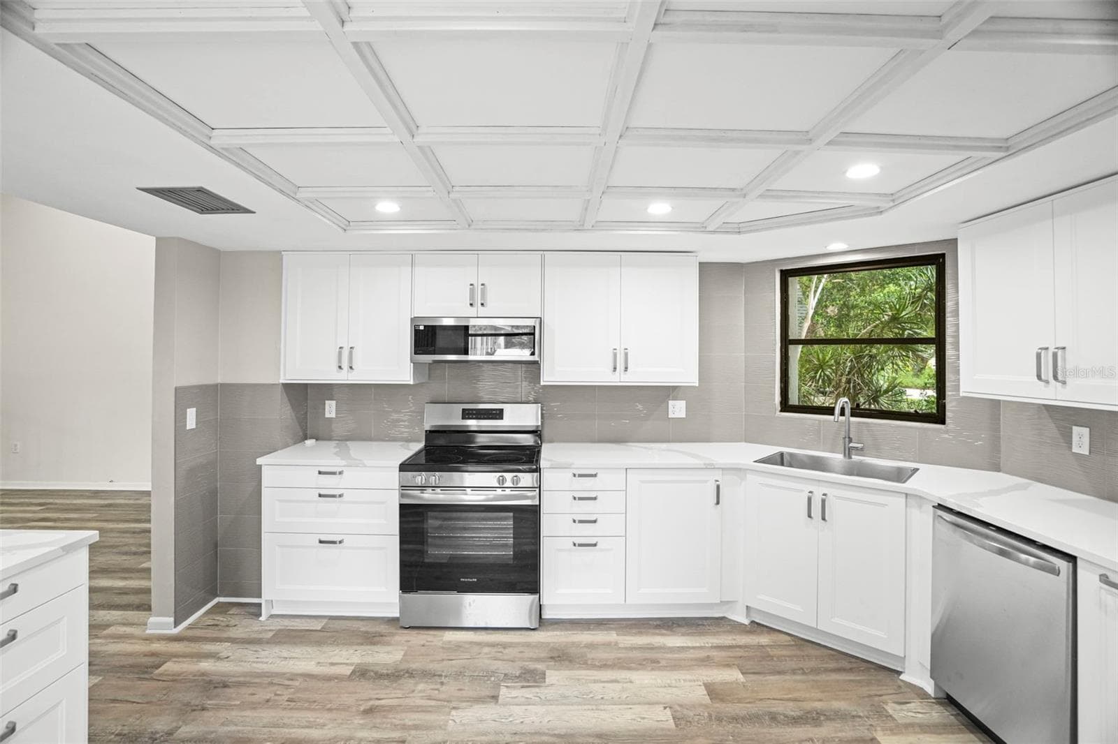 Single Family Residence at 210 EDGEWOOD AVE, CLEARWATER, photo 15 of 53