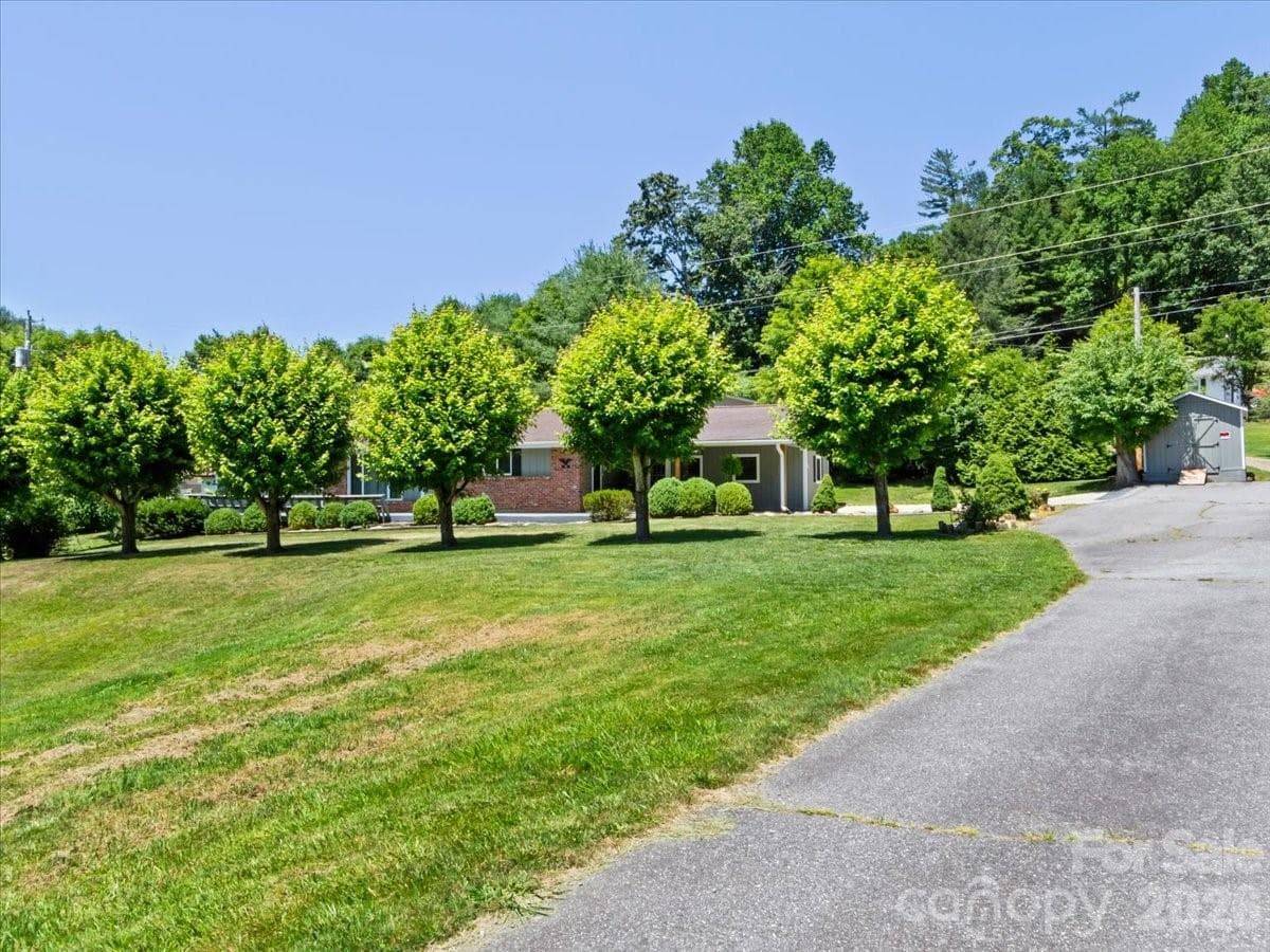 Single Family Residence at 39 Hawthorne Lane, Burnsville, photo 45 of 47