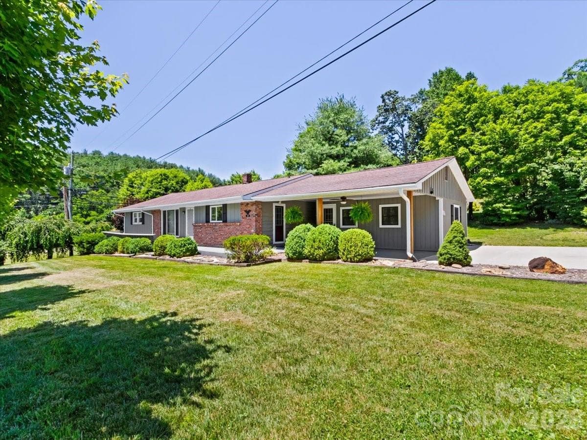 Single Family Residence at 39 Hawthorne Lane, Burnsville, photo 47 of 47