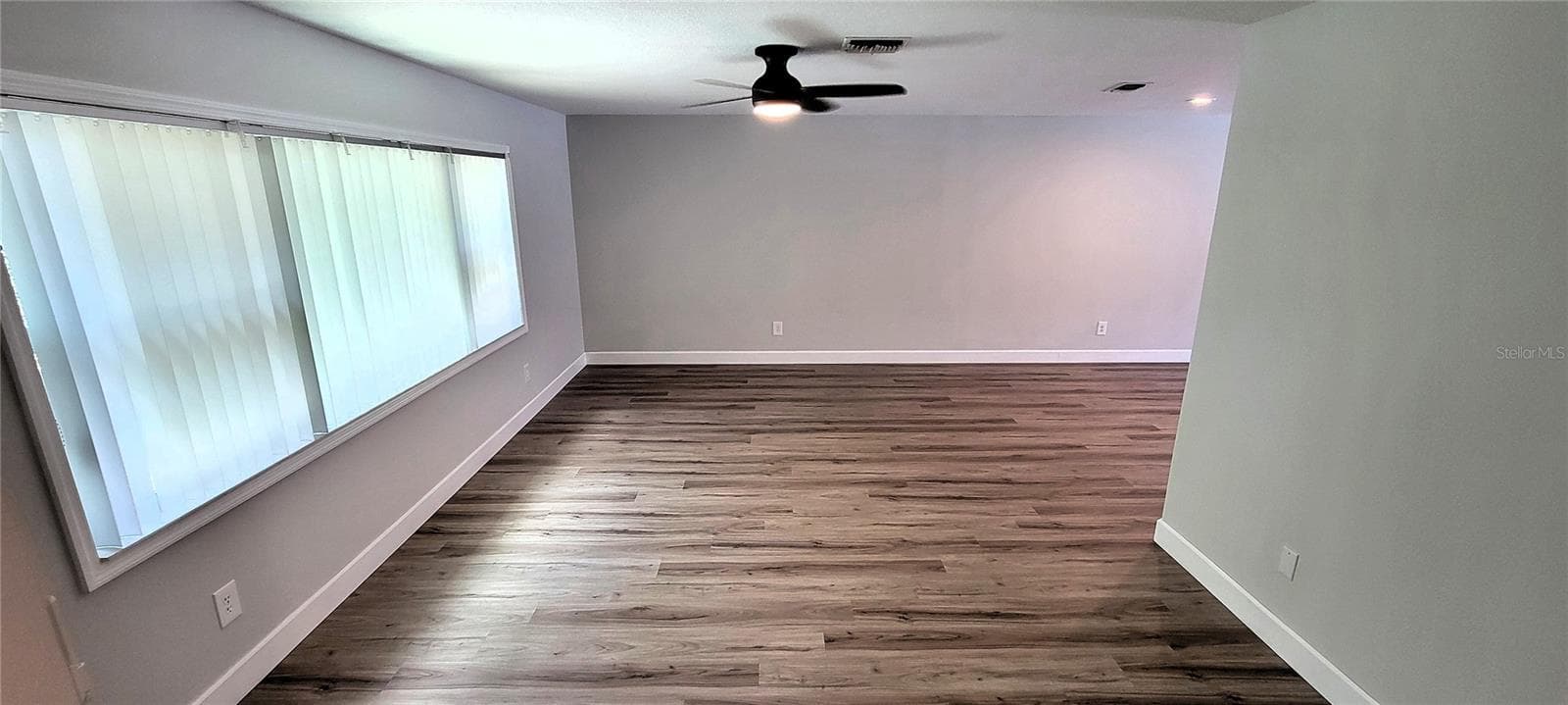 Front living room - 7801 17TH WAY N, ST PETERSBURG