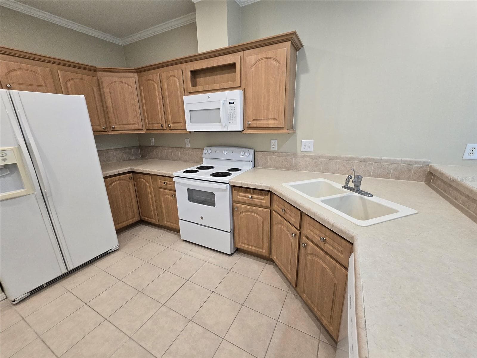 Kitchen with breakfast bar - 7644 SAILWINDS PASS, PORT RICHEY