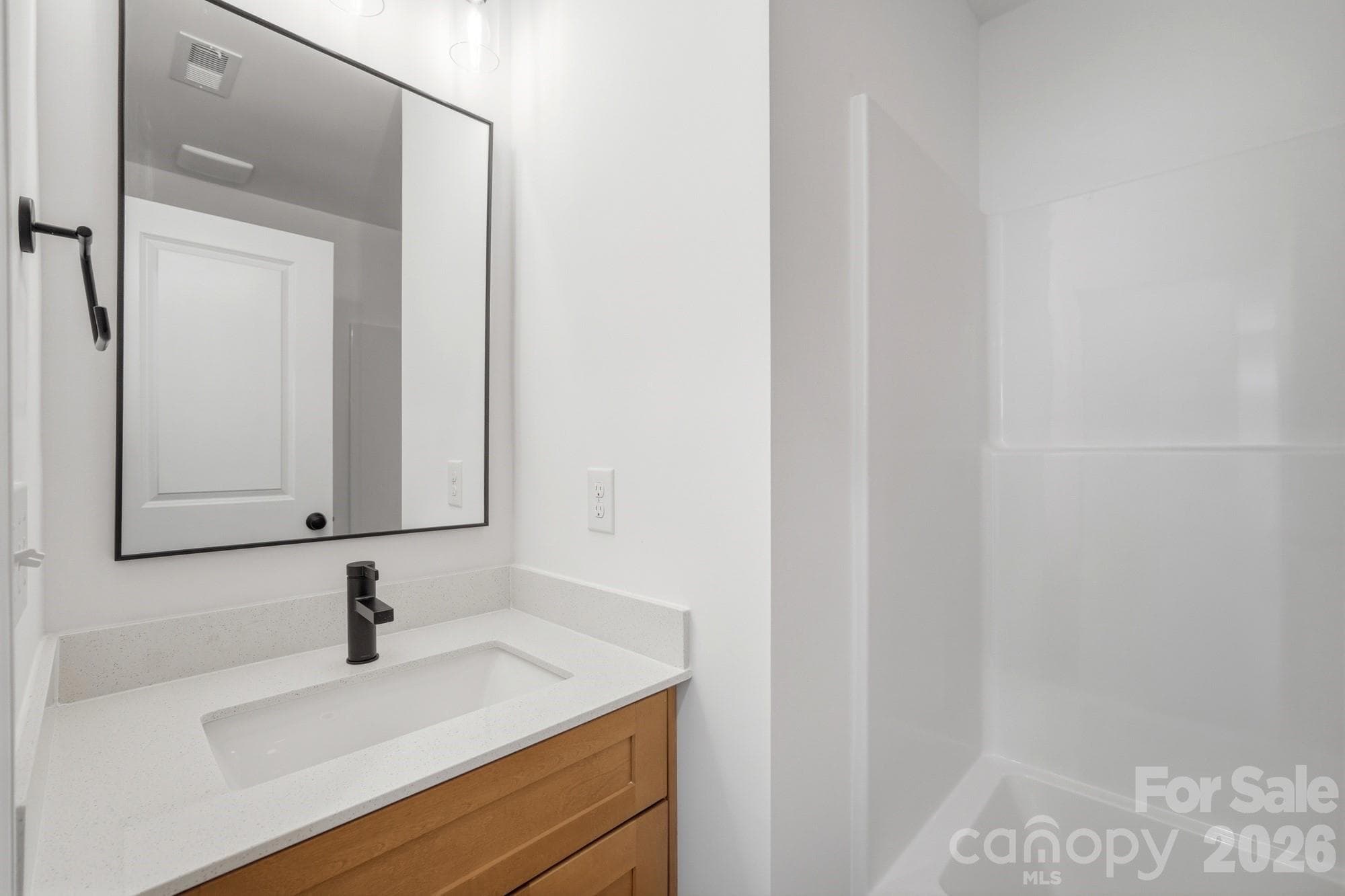 Upstairs Full Bathroom - 116 7th Avenue SE, Hickory