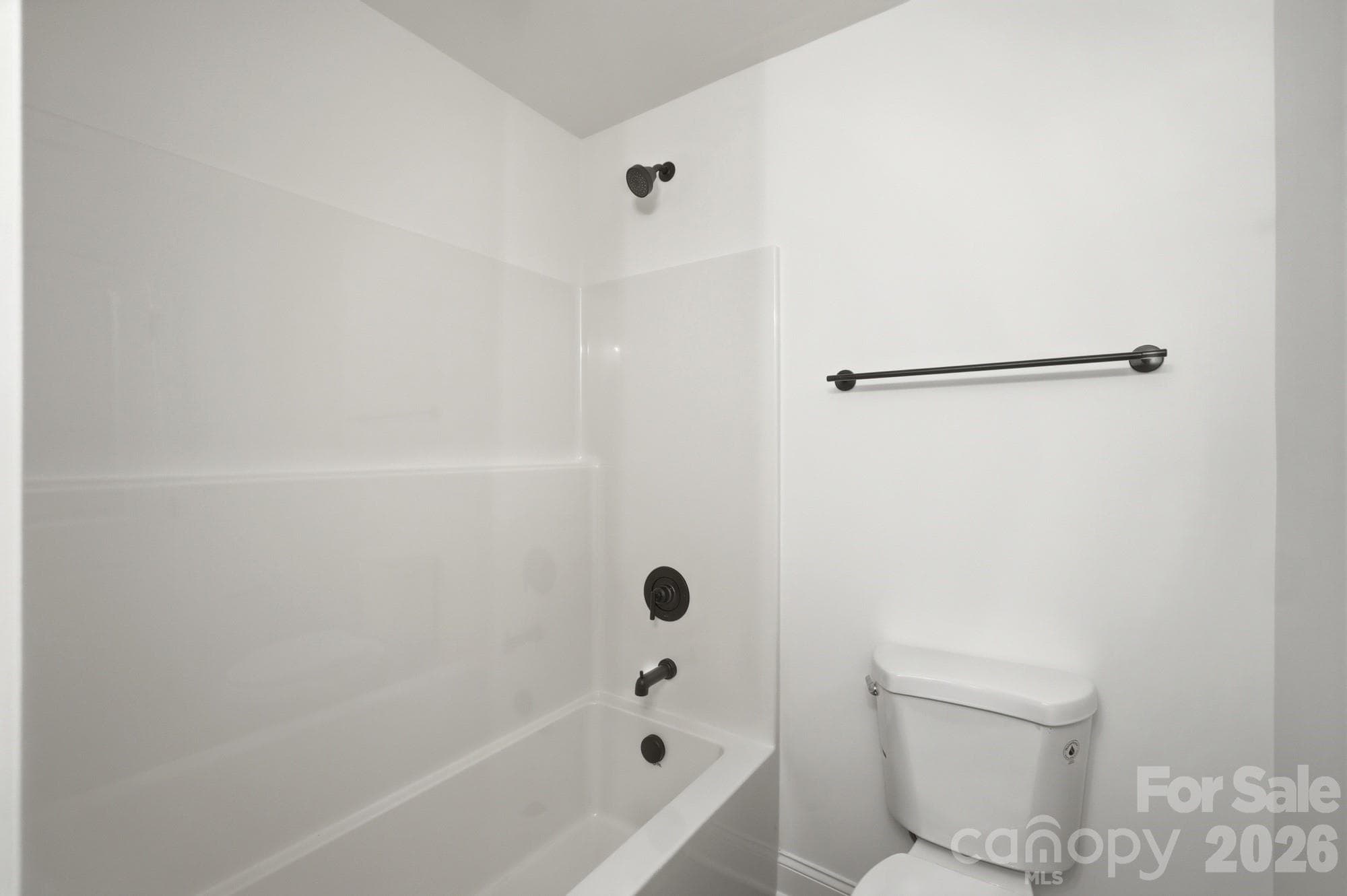 Upstairs Full Bathroom - 116 7th Avenue SE, Hickory