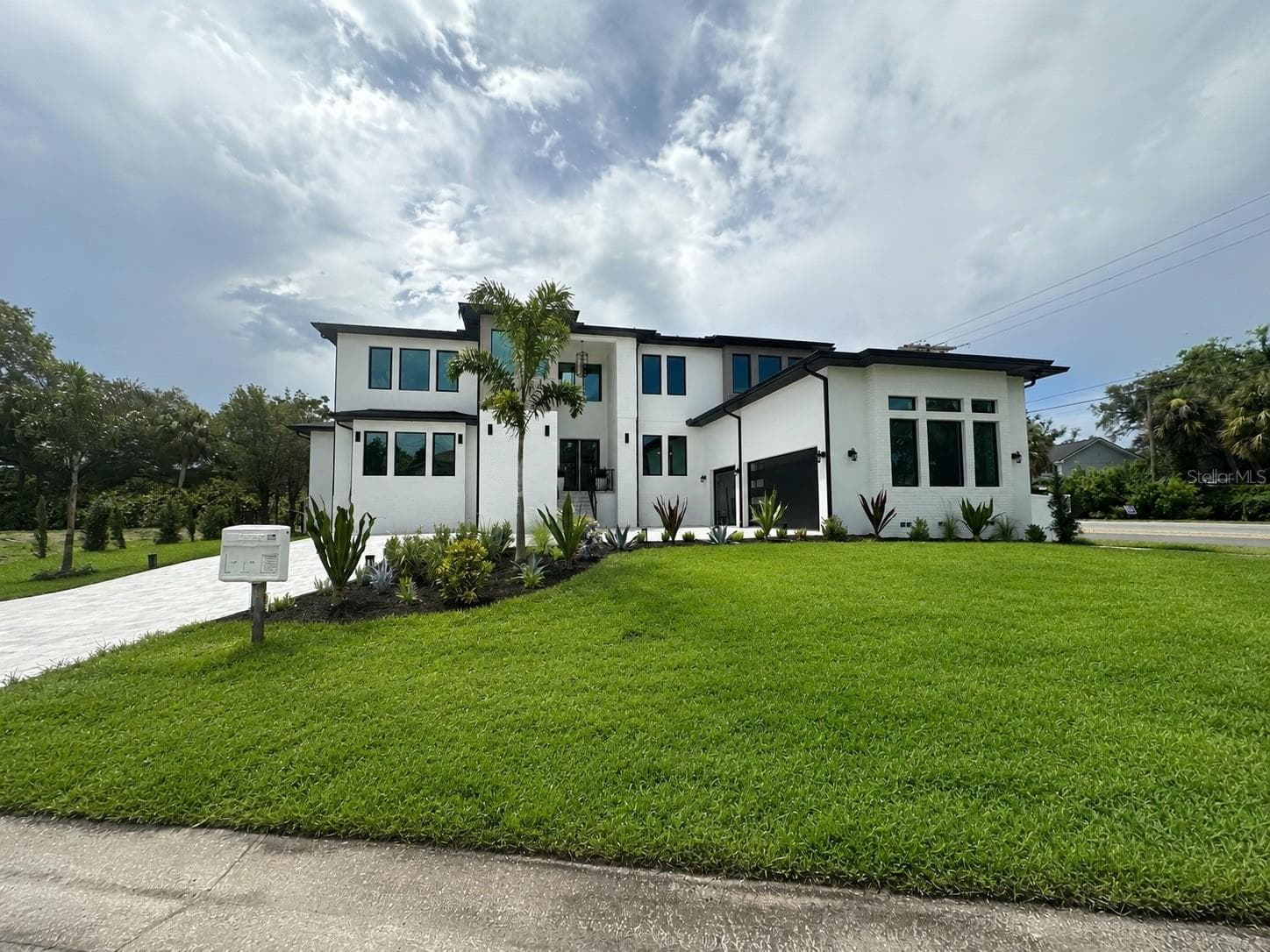 Single Family Residence at 4706 W SAN CARLOS ST, TAMPA, photo 2 of 98