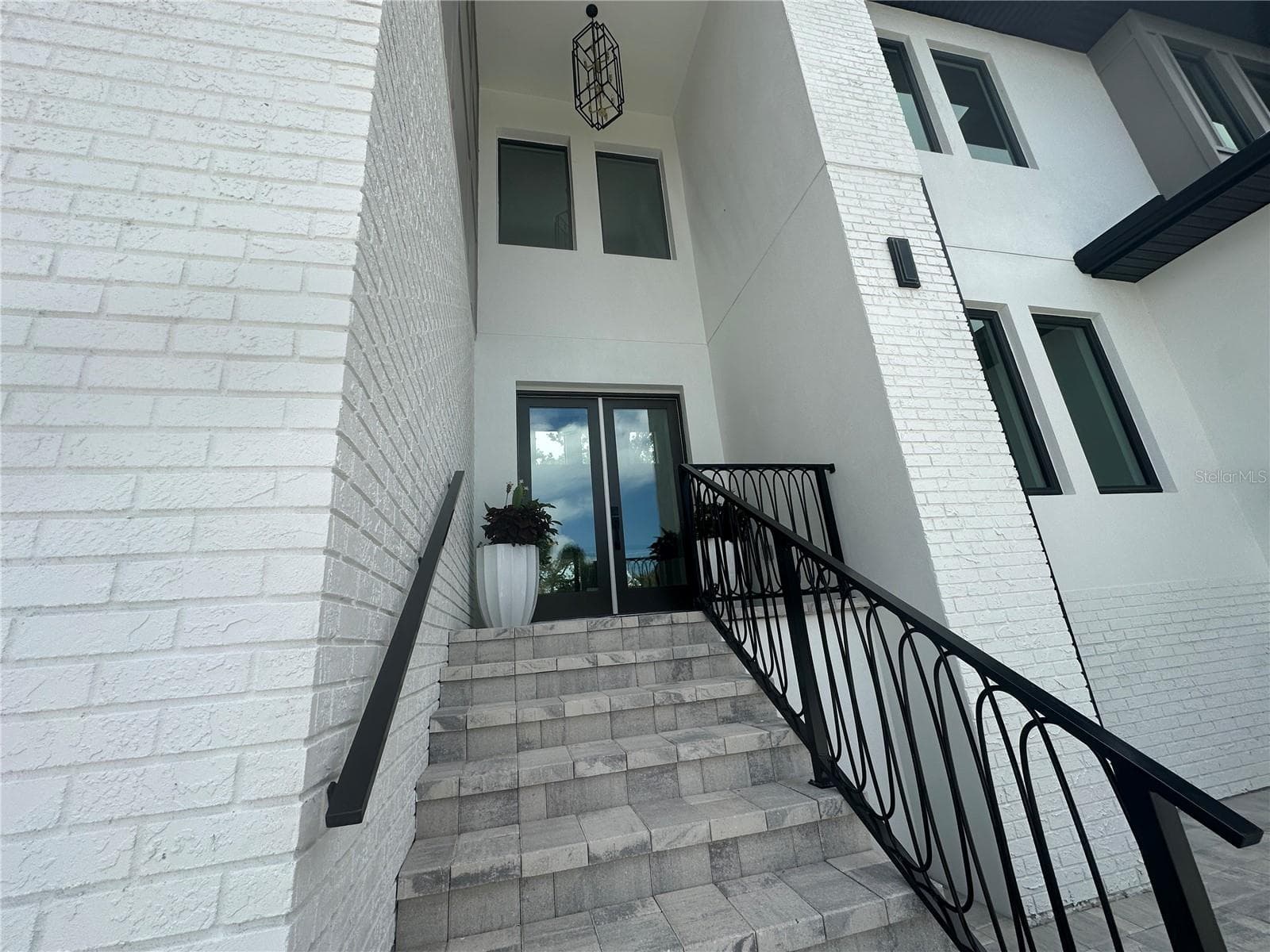 Single Family Residence at 4706 W SAN CARLOS ST, TAMPA, photo 5 of 98