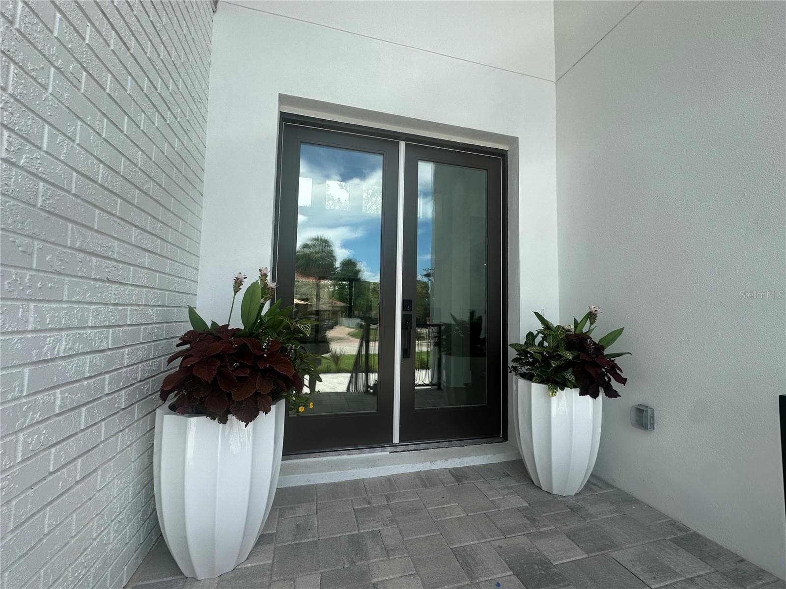 Single Family Residence at 4706 W SAN CARLOS ST, TAMPA, photo 6 of 98