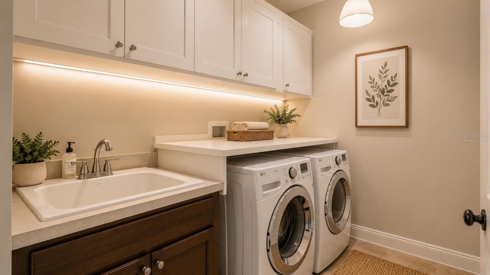 Virtually Staged - 8724 PEACHTREE PARK CT, WINDERMERE