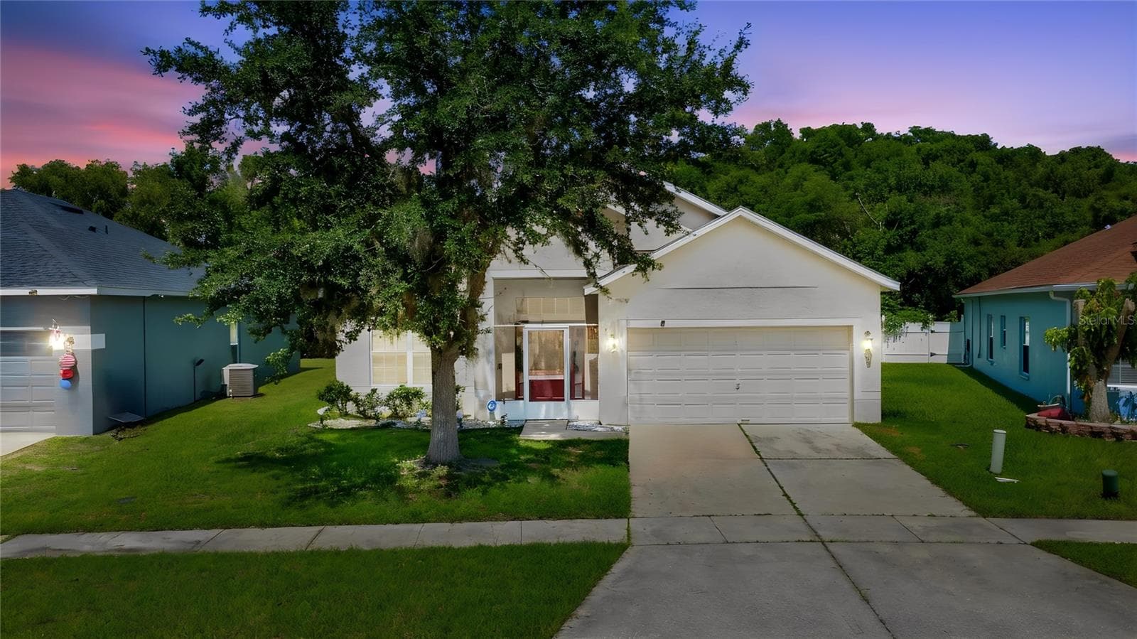 907 HACIENDA CIR