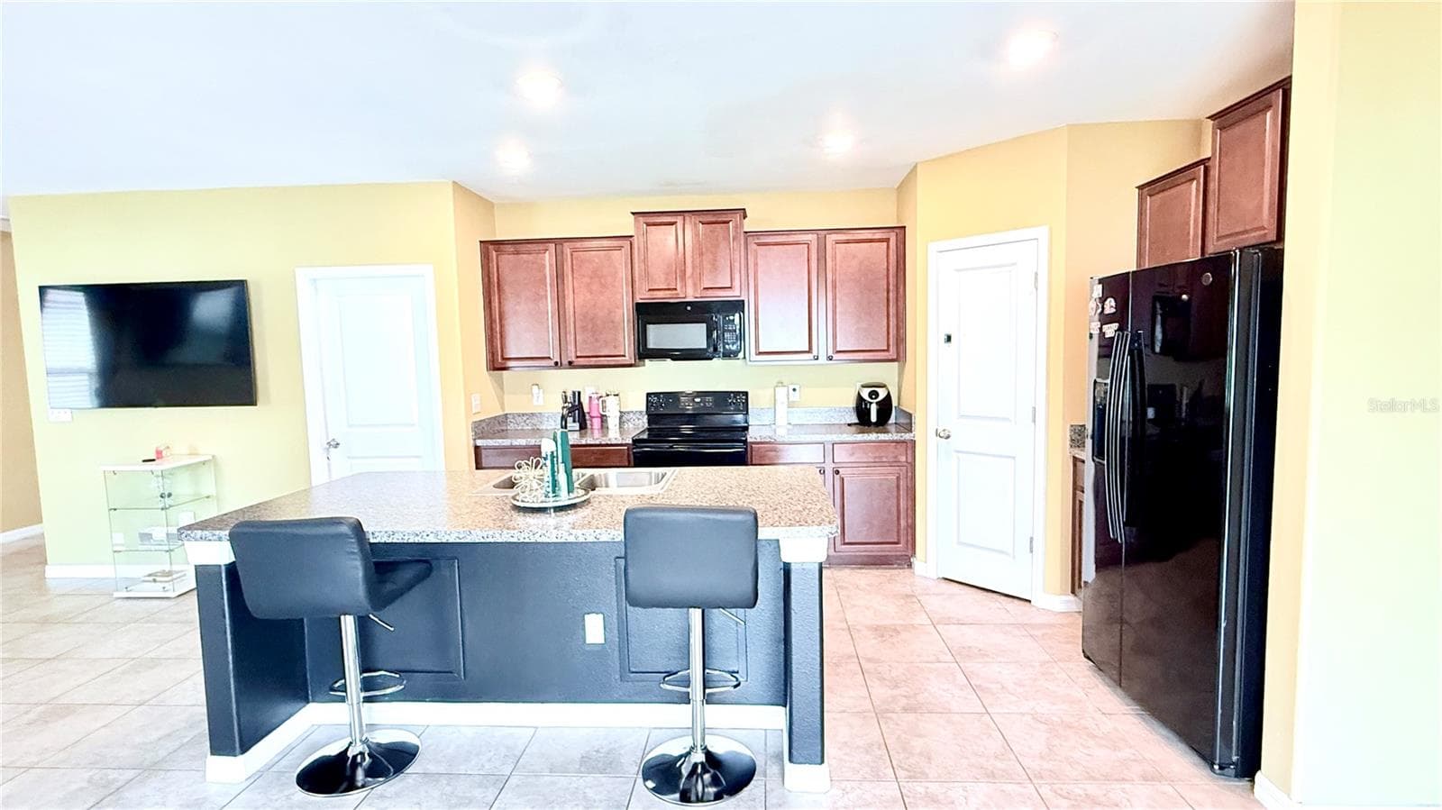 Single Family Residence at 14832 CRESCENT ROCK DR, WIMAUMA, photo 6 of 37