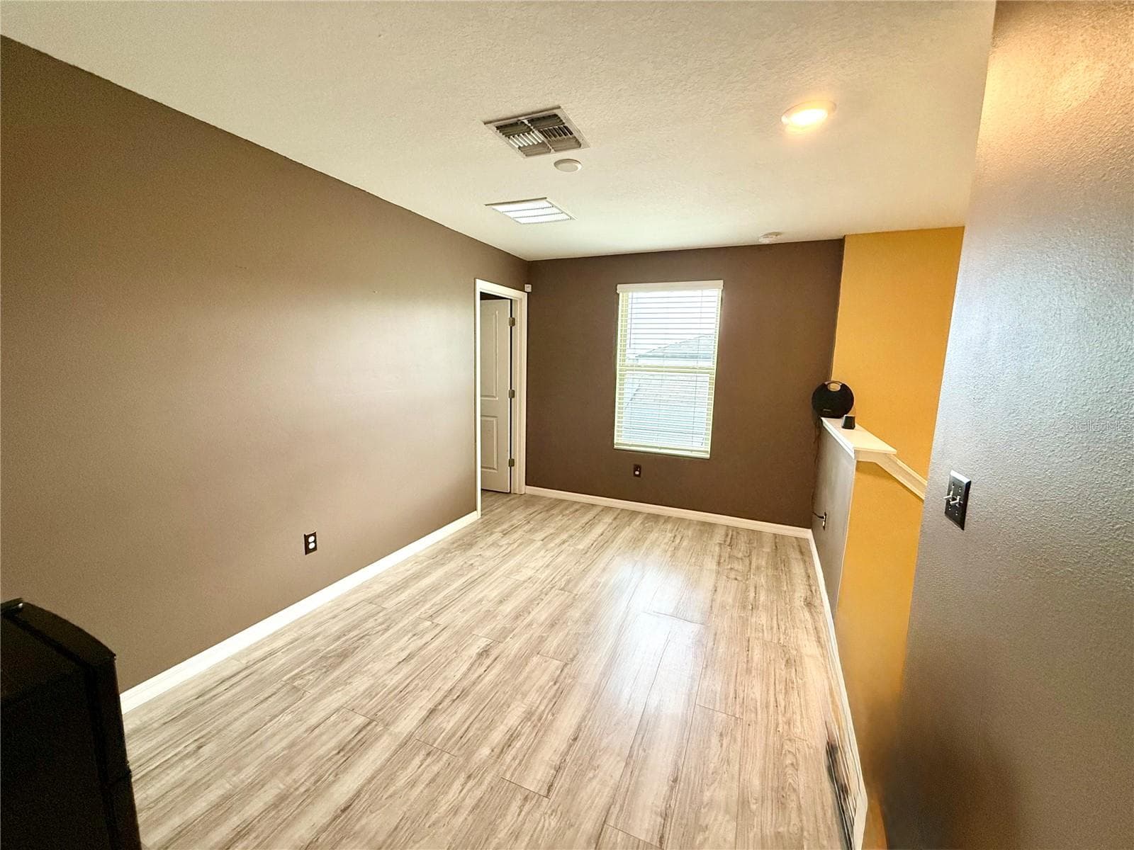 Single Family Residence at 14832 CRESCENT ROCK DR, WIMAUMA, photo 14 of 37