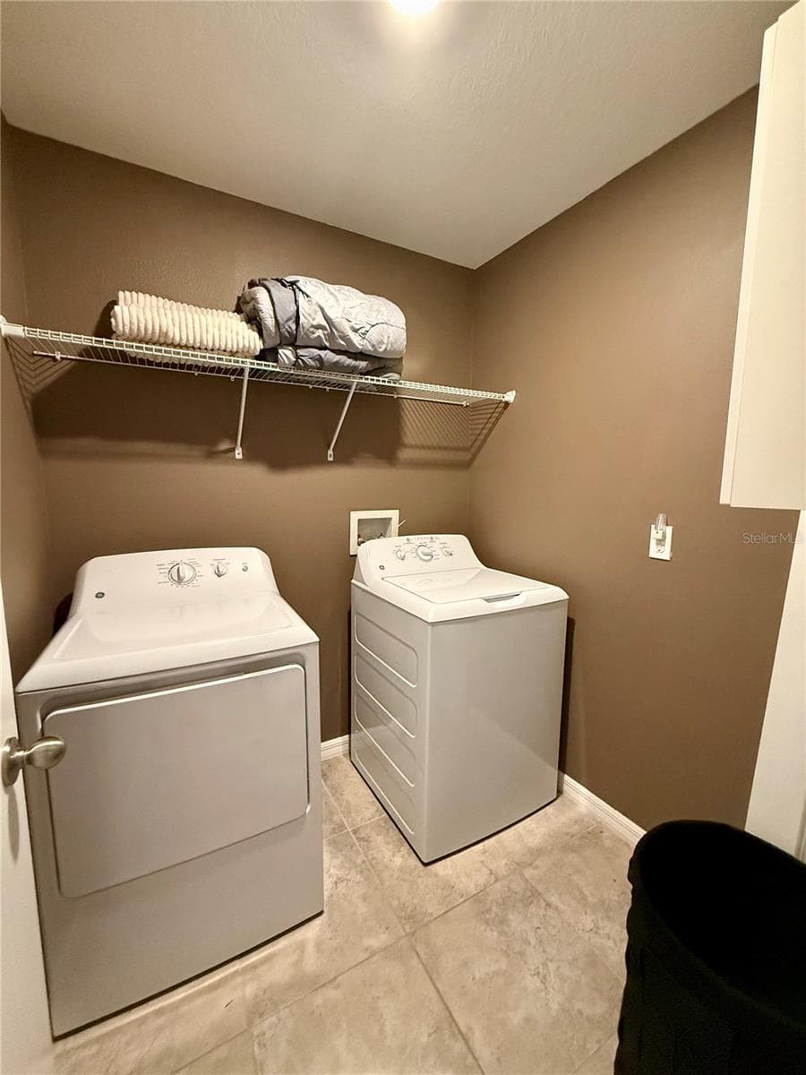 Single Family Residence at 14832 CRESCENT ROCK DR, WIMAUMA, photo 16 of 37