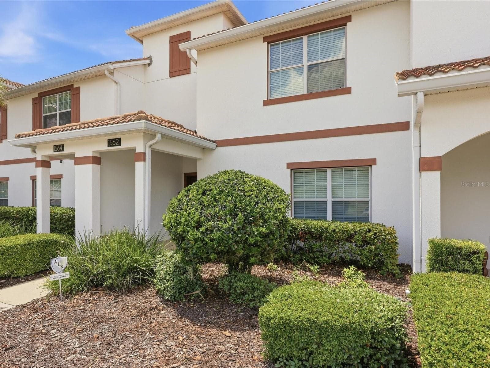 1562 MOON VALLEY DR