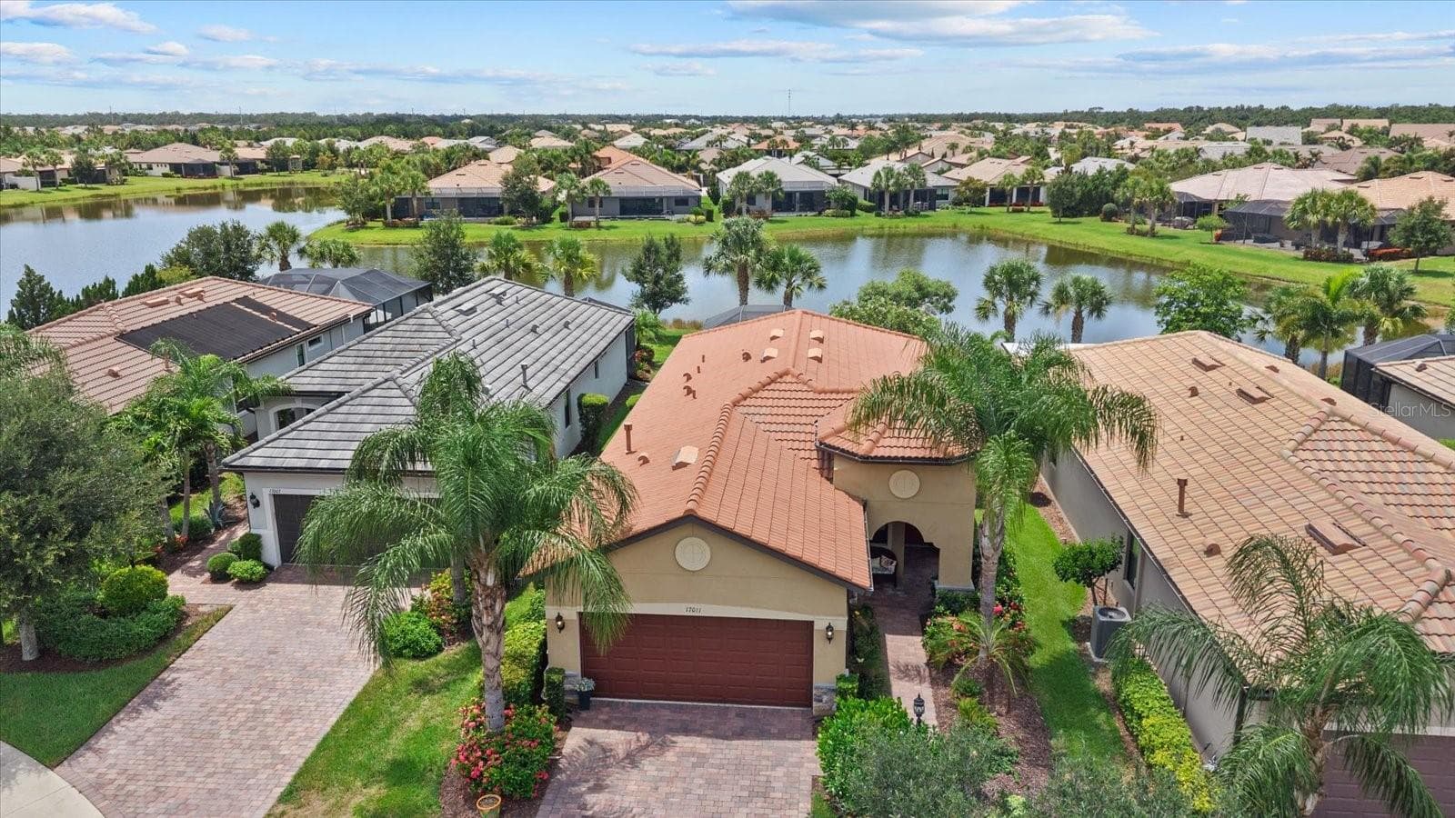 Single Family Residence at 17011 HAMPTON FALLS TER, LAKEWOOD RANCH, photo 2 of 55