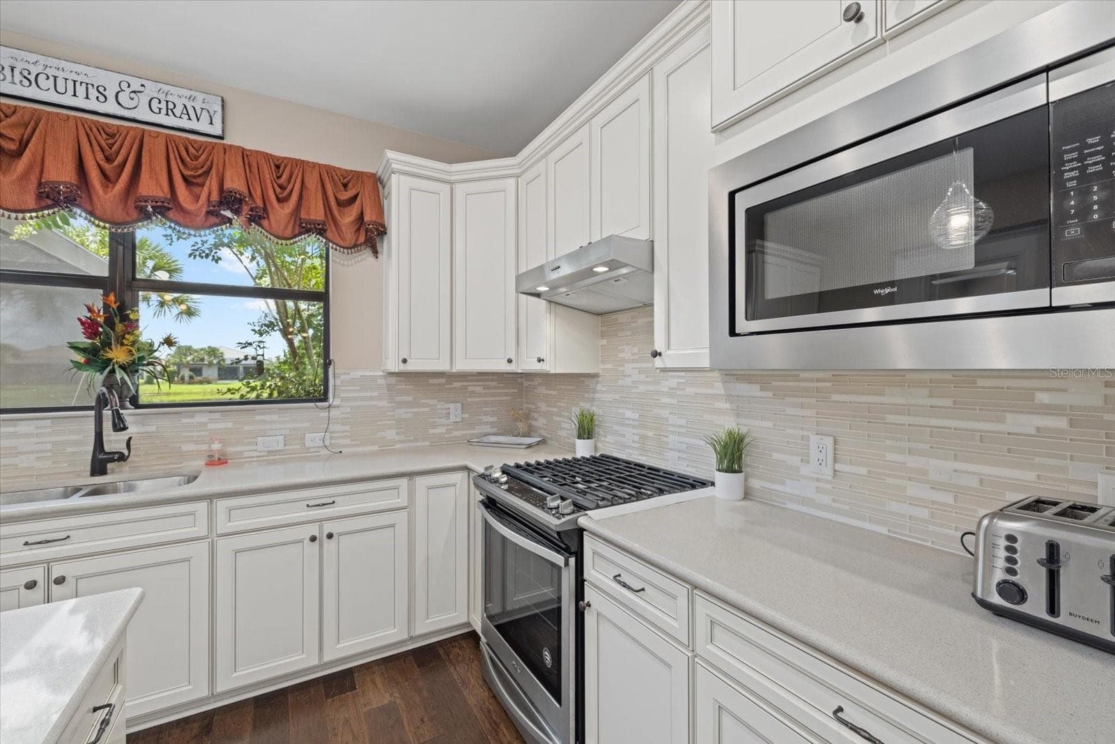 Single Family Residence at 17011 HAMPTON FALLS TER, LAKEWOOD RANCH, photo 12 of 55