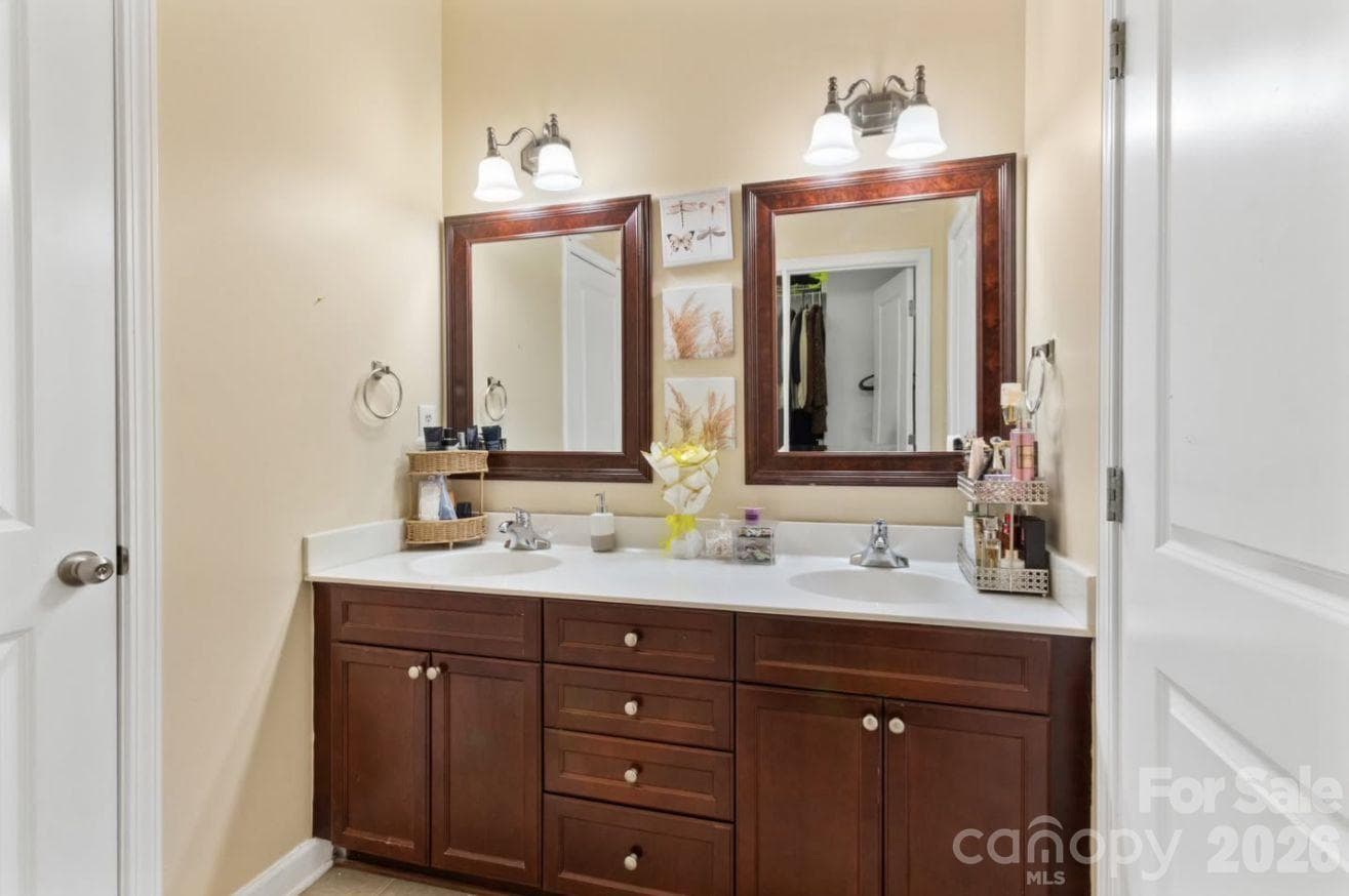 Townhouse at Charlotte, photo 8 of 13